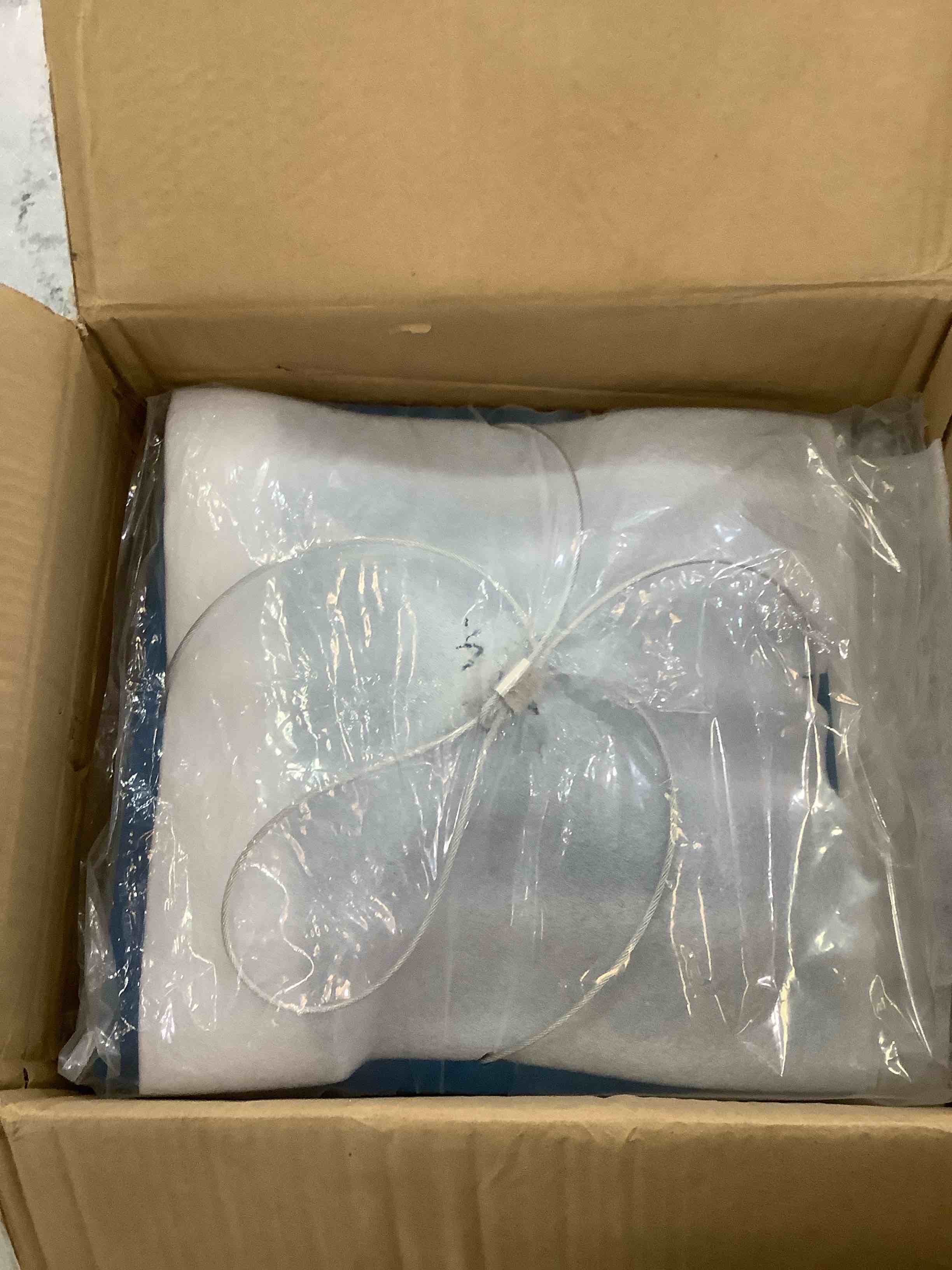 https://s3.amazonaws.com/lotting-images-prod/BargainHunt/EXS01308840_1710949518421.jpeg