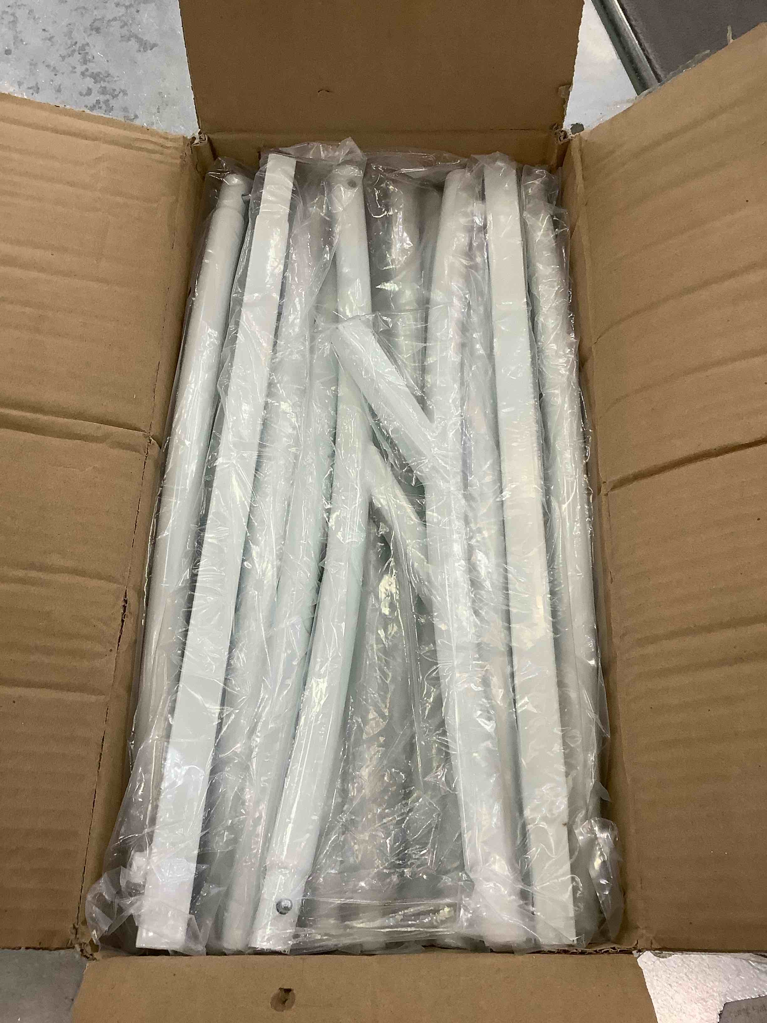 https://s3.amazonaws.com/lotting-images-prod/BargainHunt/EXS01308841_1710949584017.jpeg