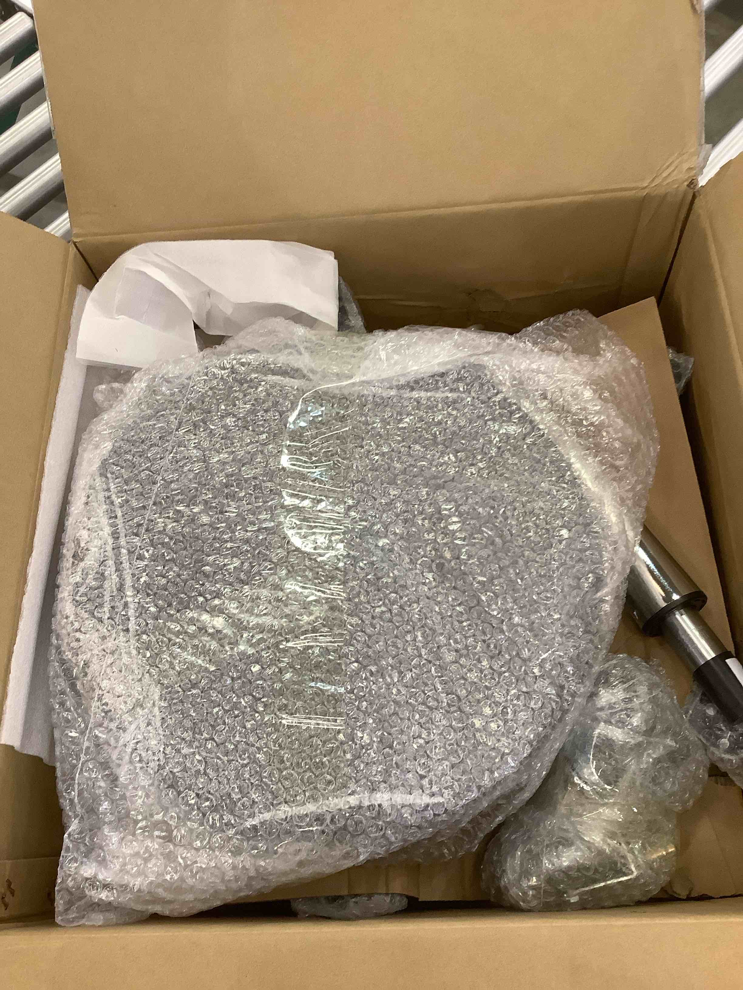 https://s3.amazonaws.com/lotting-images-prod/BargainHunt/EXS01308899_1710959853560.jpeg