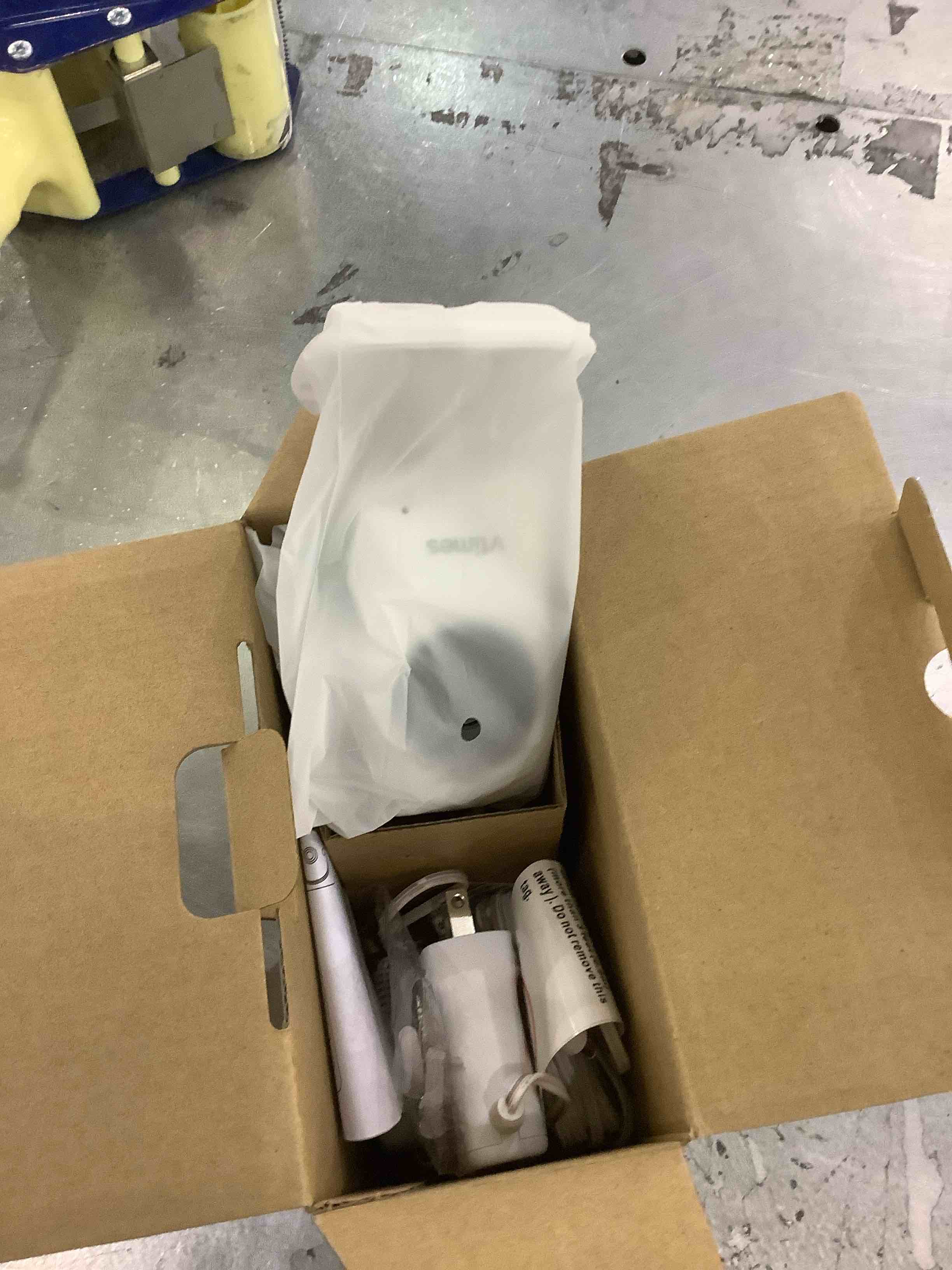 https://s3.amazonaws.com/lotting-images-prod/BargainHunt/EXS01308964_1711025371285.jpeg