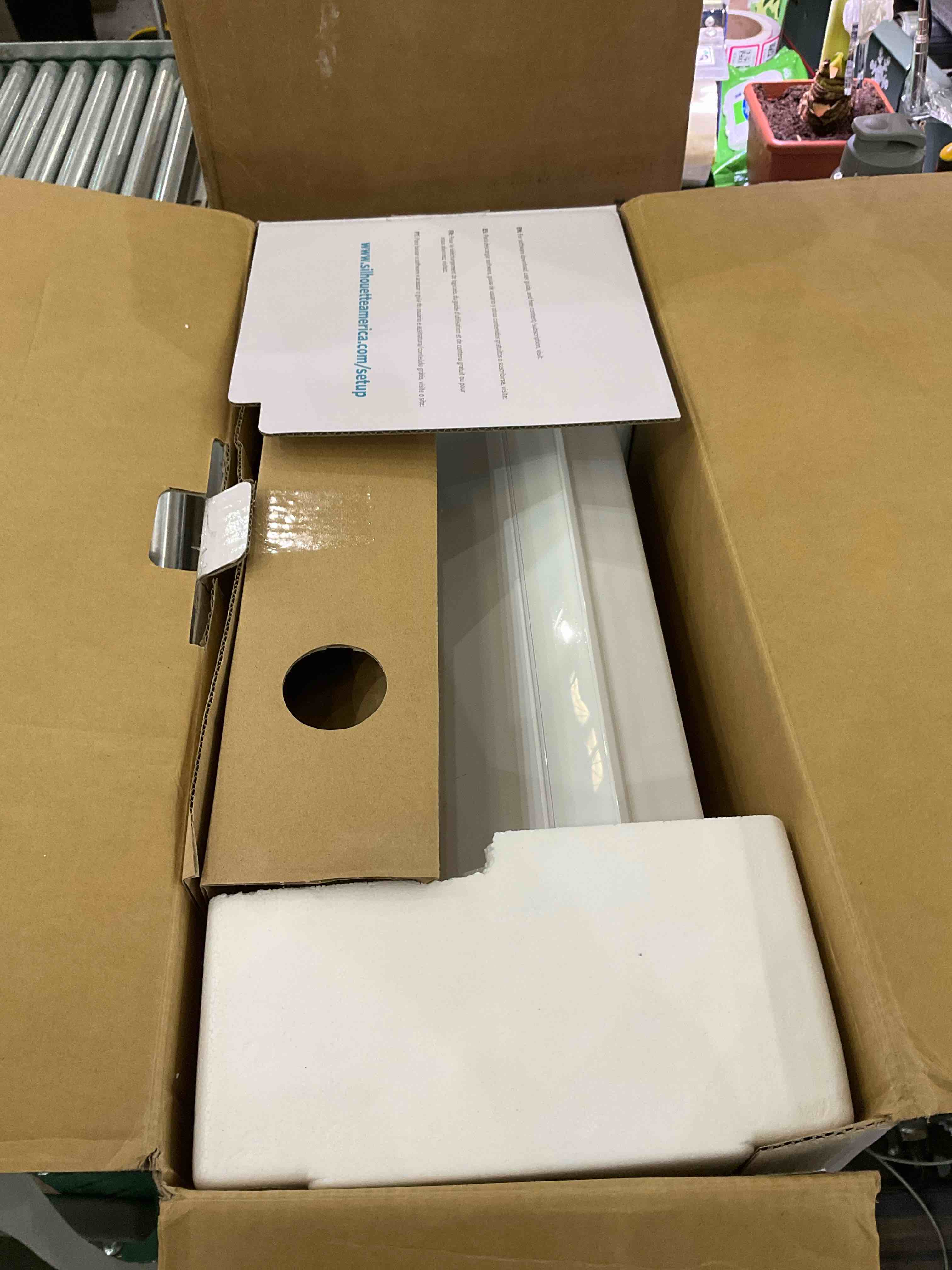 https://s3.amazonaws.com/lotting-images-prod/BargainHunt/EXS01309661_1710775396210.jpeg