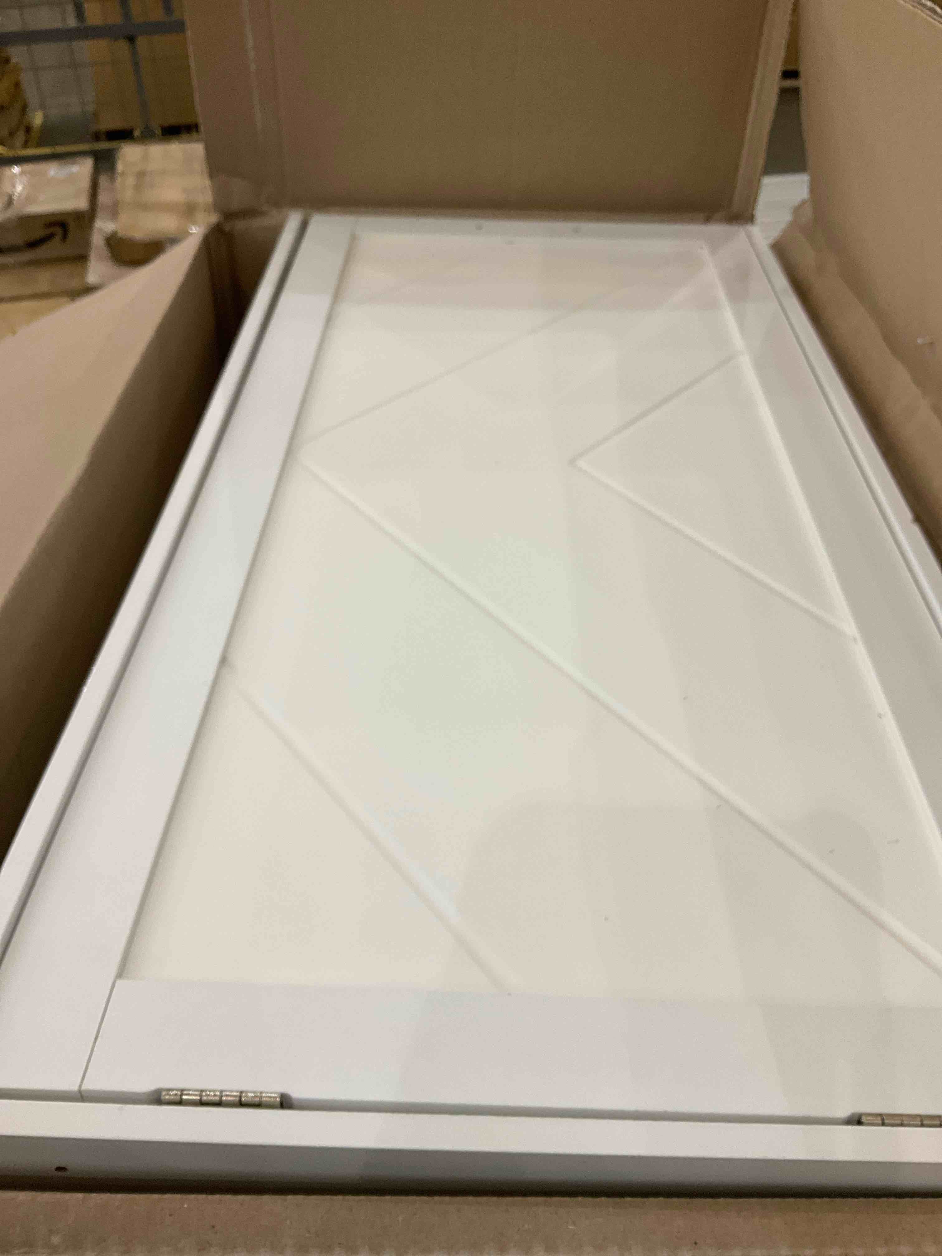 https://s3.amazonaws.com/lotting-images-prod/BargainHunt/EXS01309665_1710776191608.jpeg