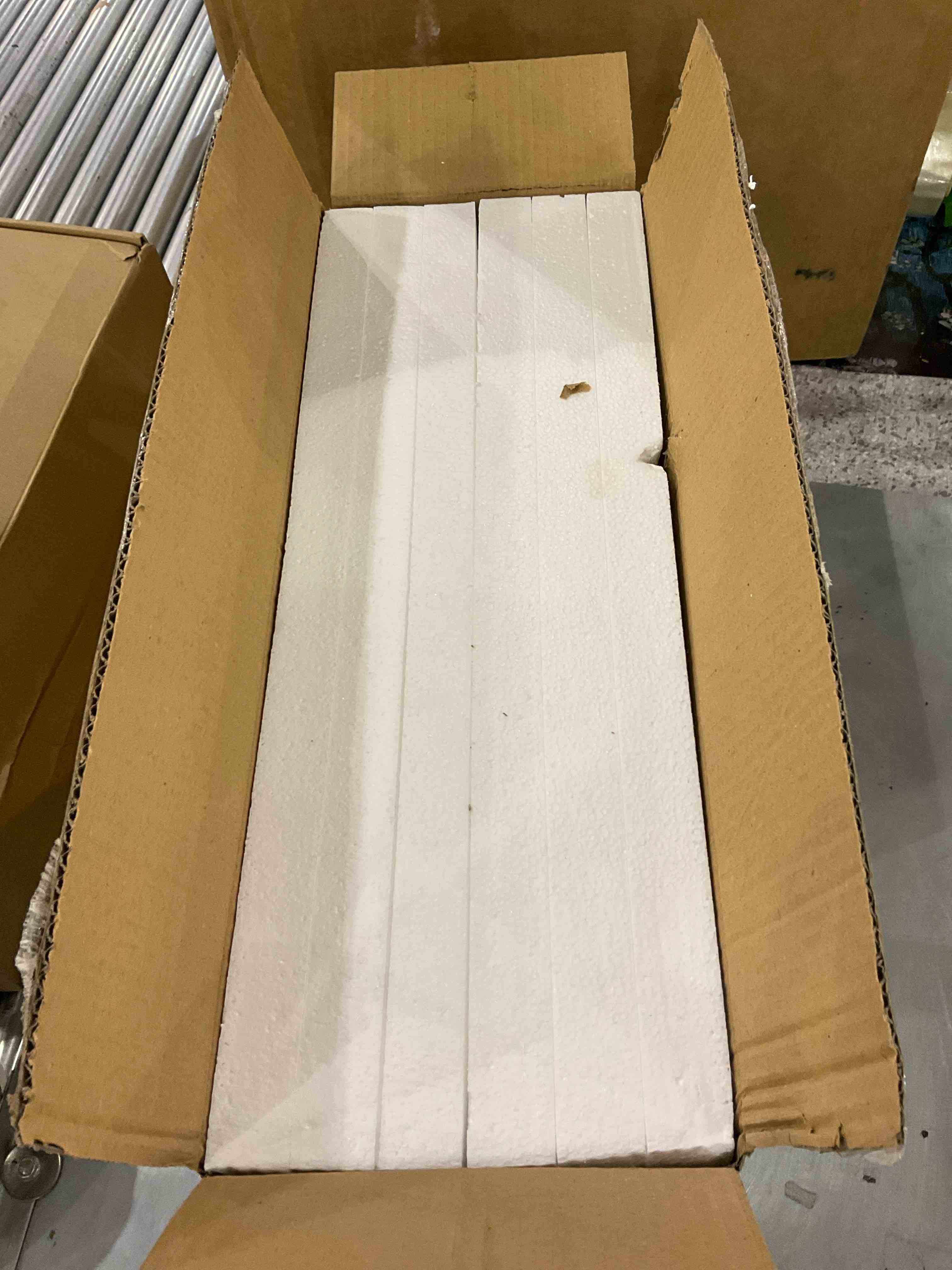 https://s3.amazonaws.com/lotting-images-prod/BargainHunt/EXS01309773_1710850512257.jpeg