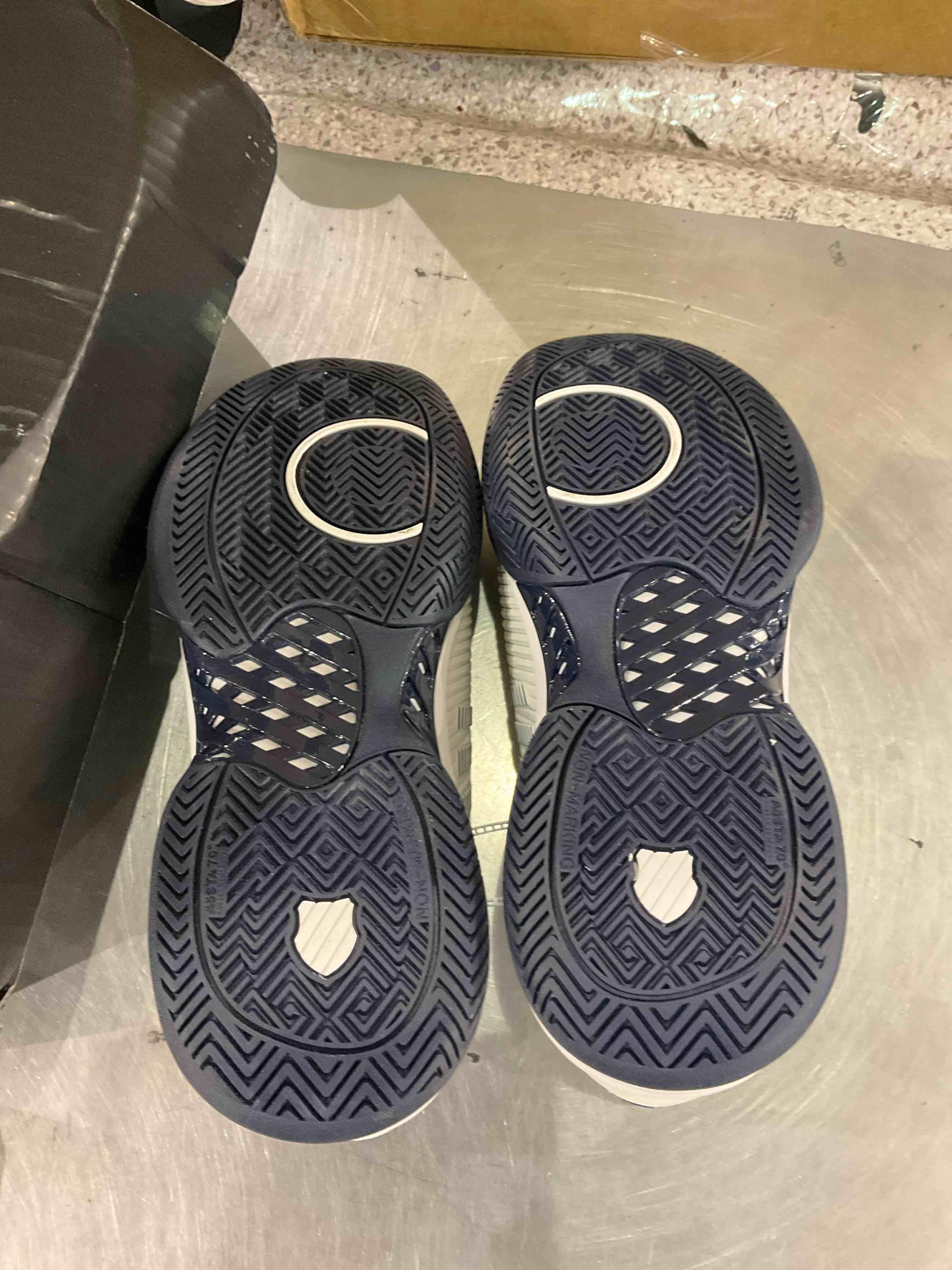 https://s3.amazonaws.com/lotting-images-prod/BargainHunt/EXS01309854_1710934099925.jpeg