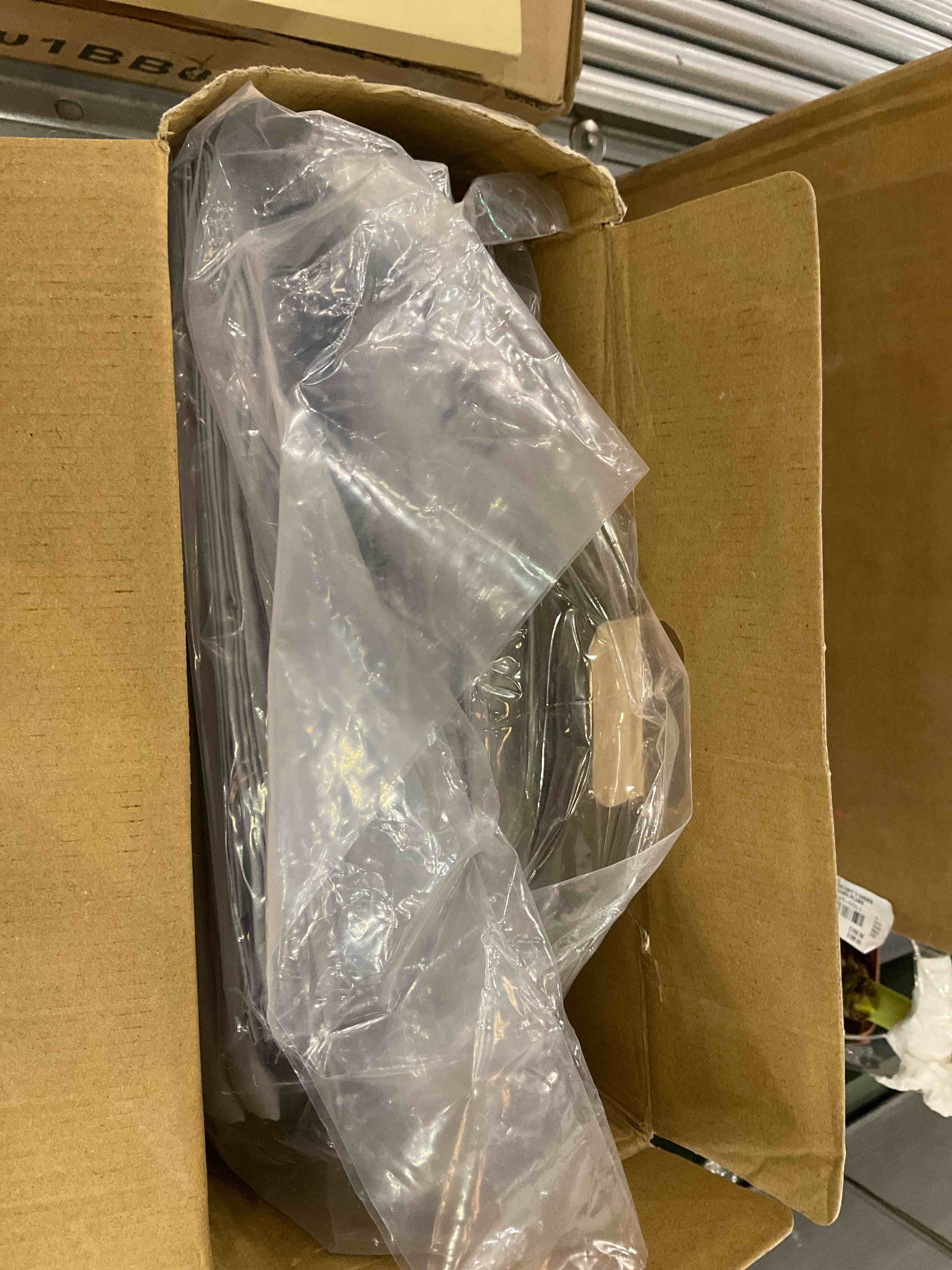 https://s3.amazonaws.com/lotting-images-prod/BargainHunt/EXS01309912_1710945654040.jpeg