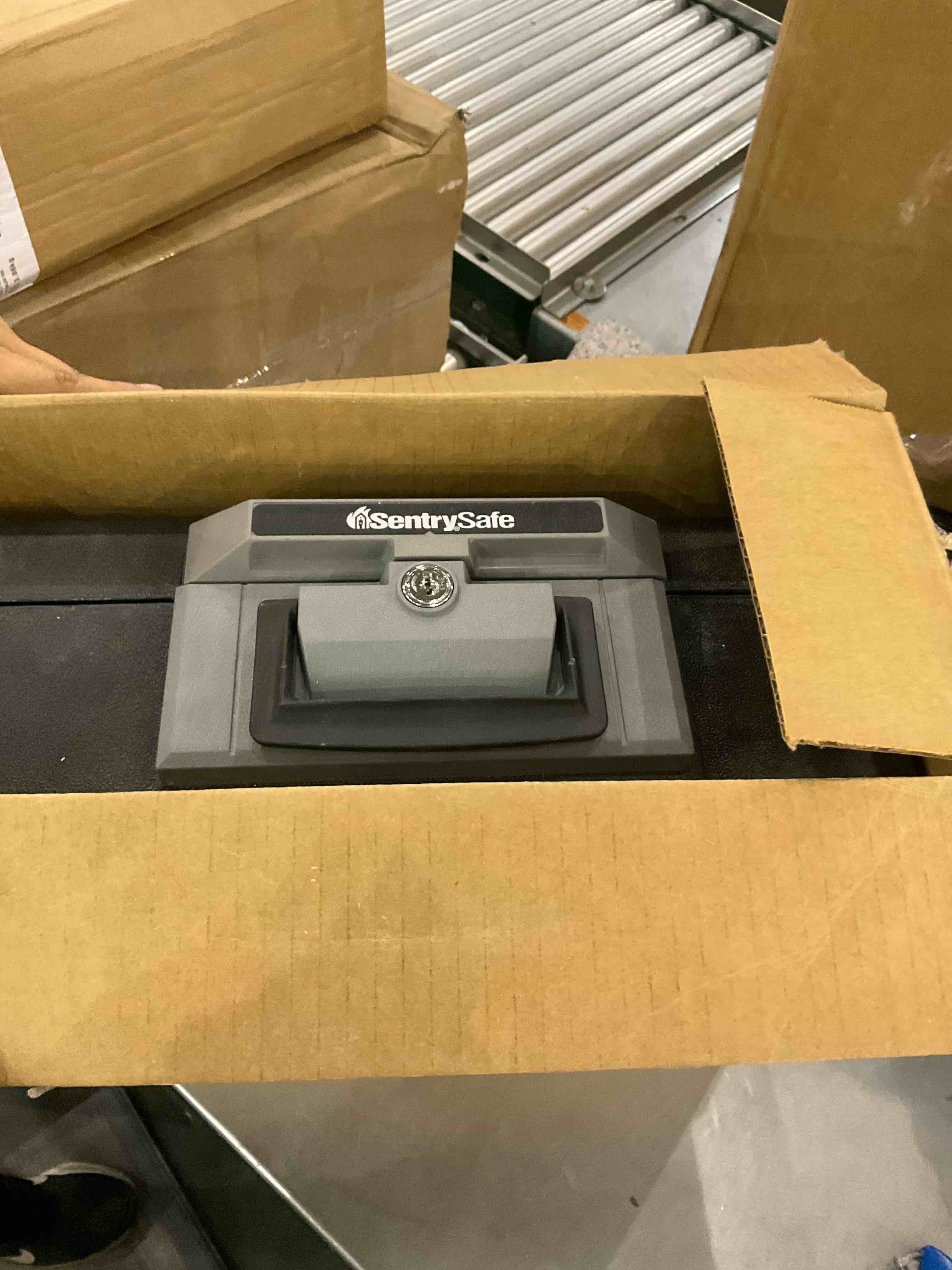 https://s3.amazonaws.com/lotting-images-prod/BargainHunt/EXS01309997_1711022340983.jpeg