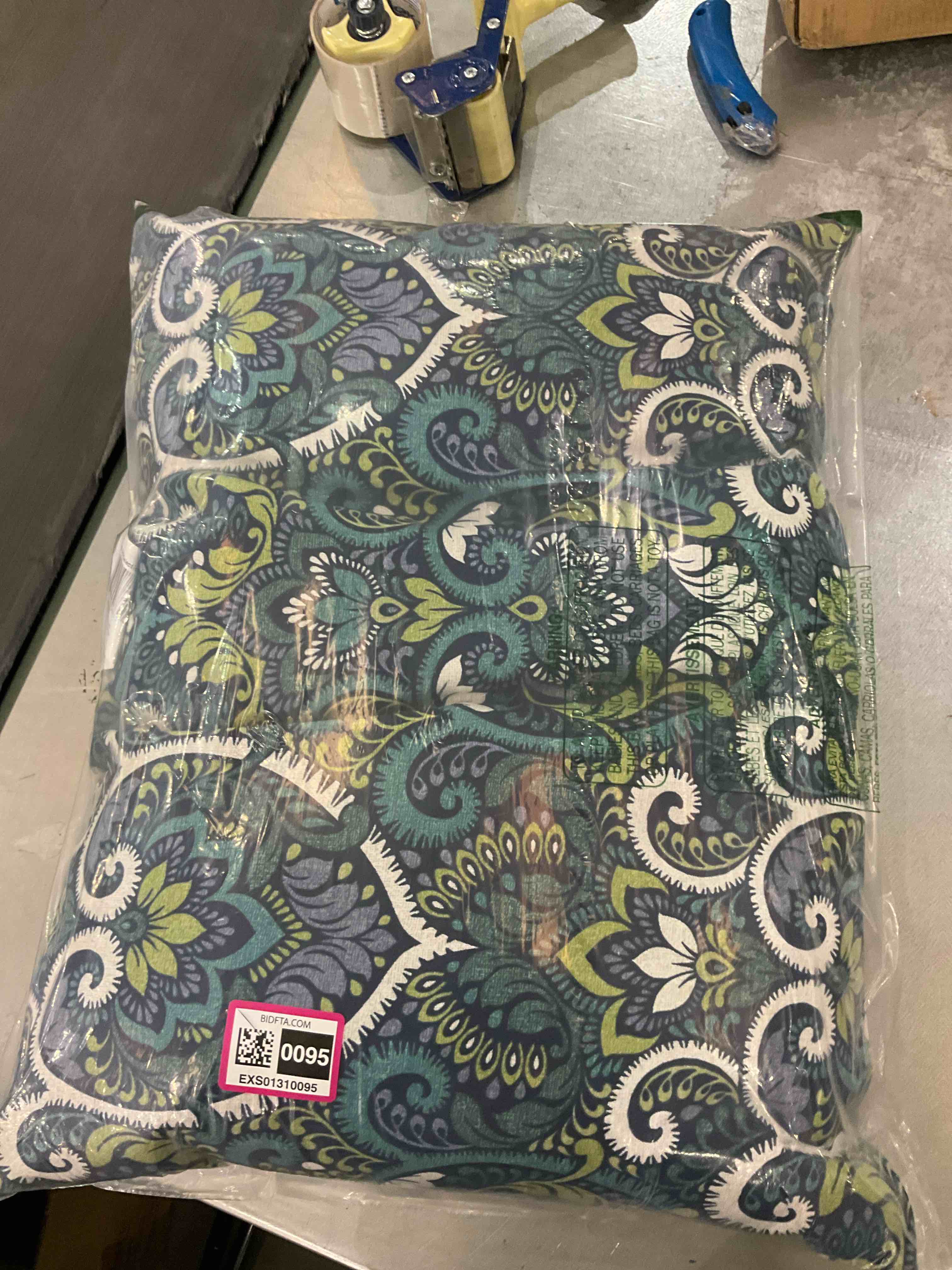 https://s3.amazonaws.com/lotting-images-prod/BargainHunt/EXS01310095_1710351662510.jpeg