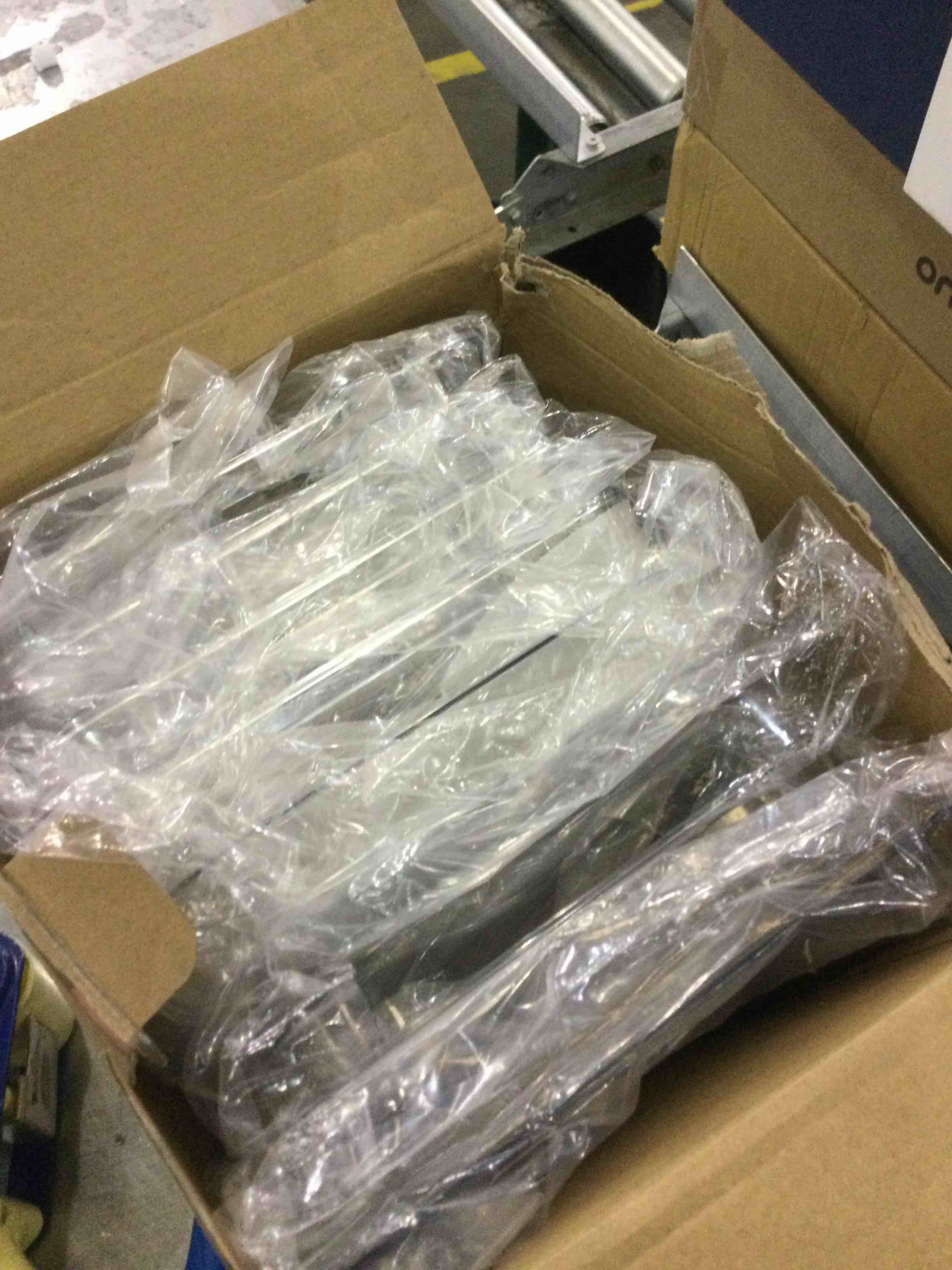 https://s3.amazonaws.com/lotting-images-prod/BargainHunt/EXS01310827_1710515144894.jpeg