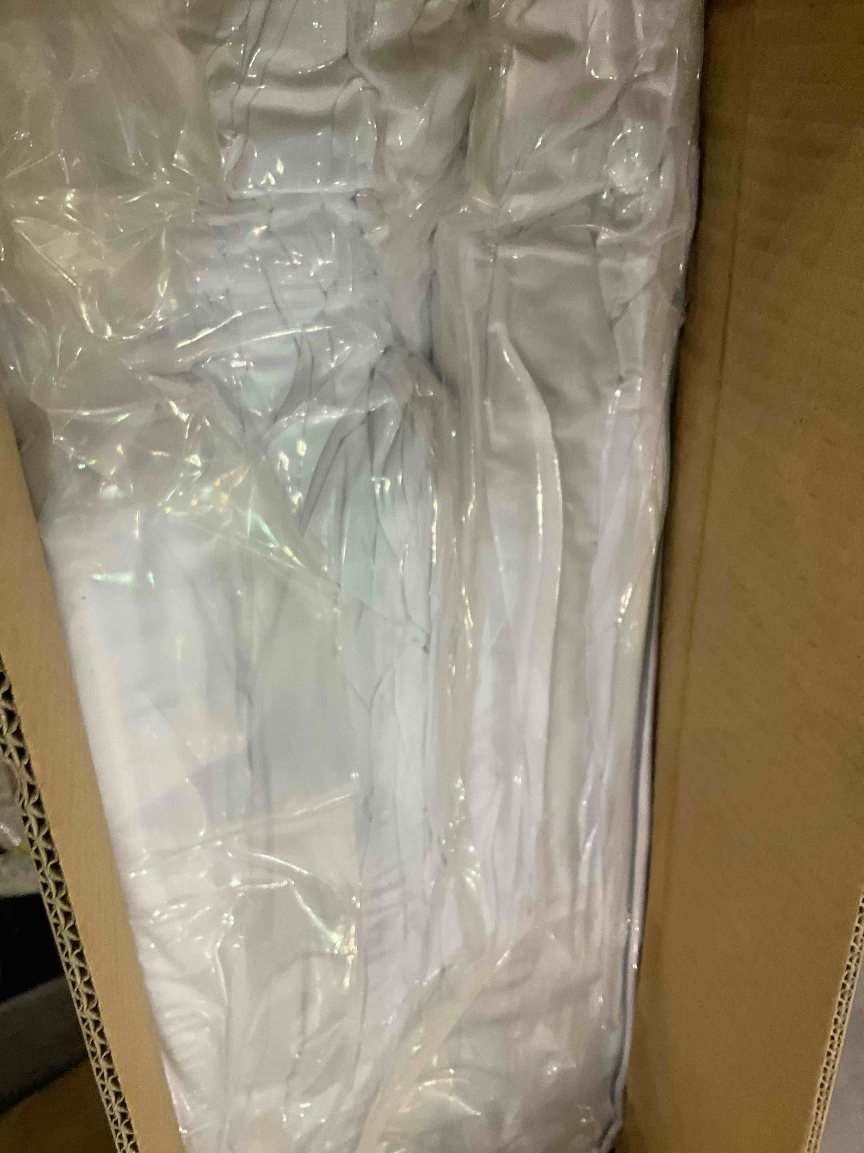 https://s3.amazonaws.com/lotting-images-prod/BargainHunt/EXS01311008_1710938260212.jpeg