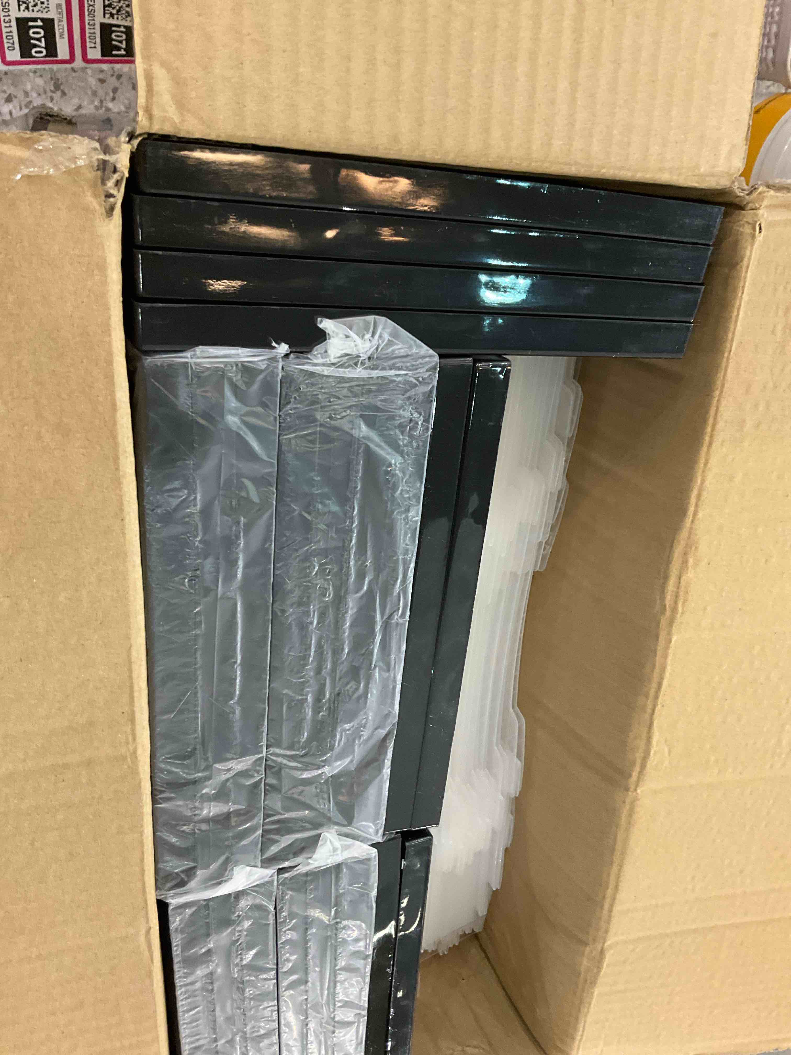 https://s3.amazonaws.com/lotting-images-prod/BargainHunt/EXS01311067_1710955444947.jpeg
