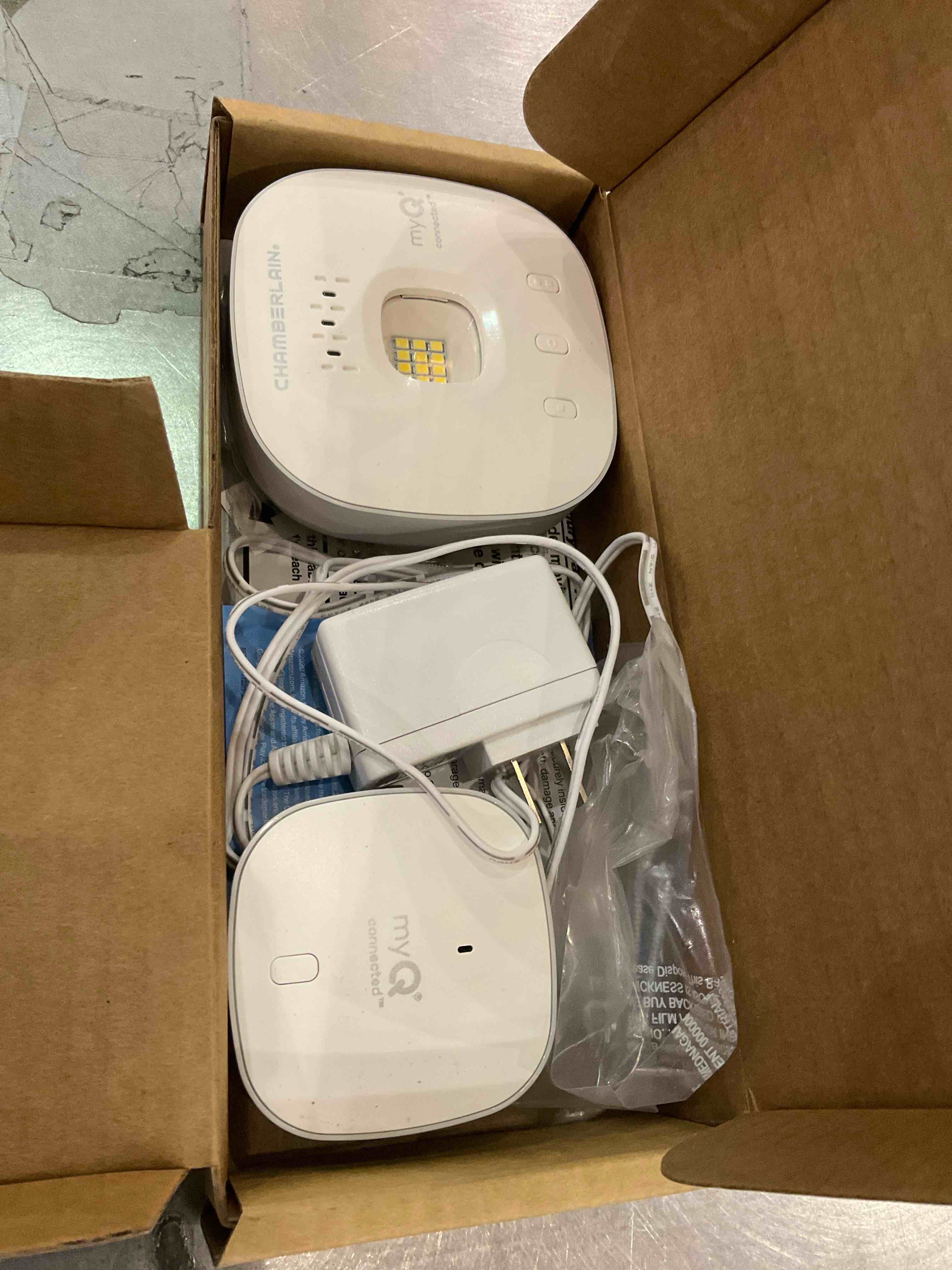 myQ Chamberlain Smart Garage Control - Wireless Garage Hub and Sensor with Wifi & Bluetooth - Smartphone Controlled, New Design, myQ-G0401-ES, White