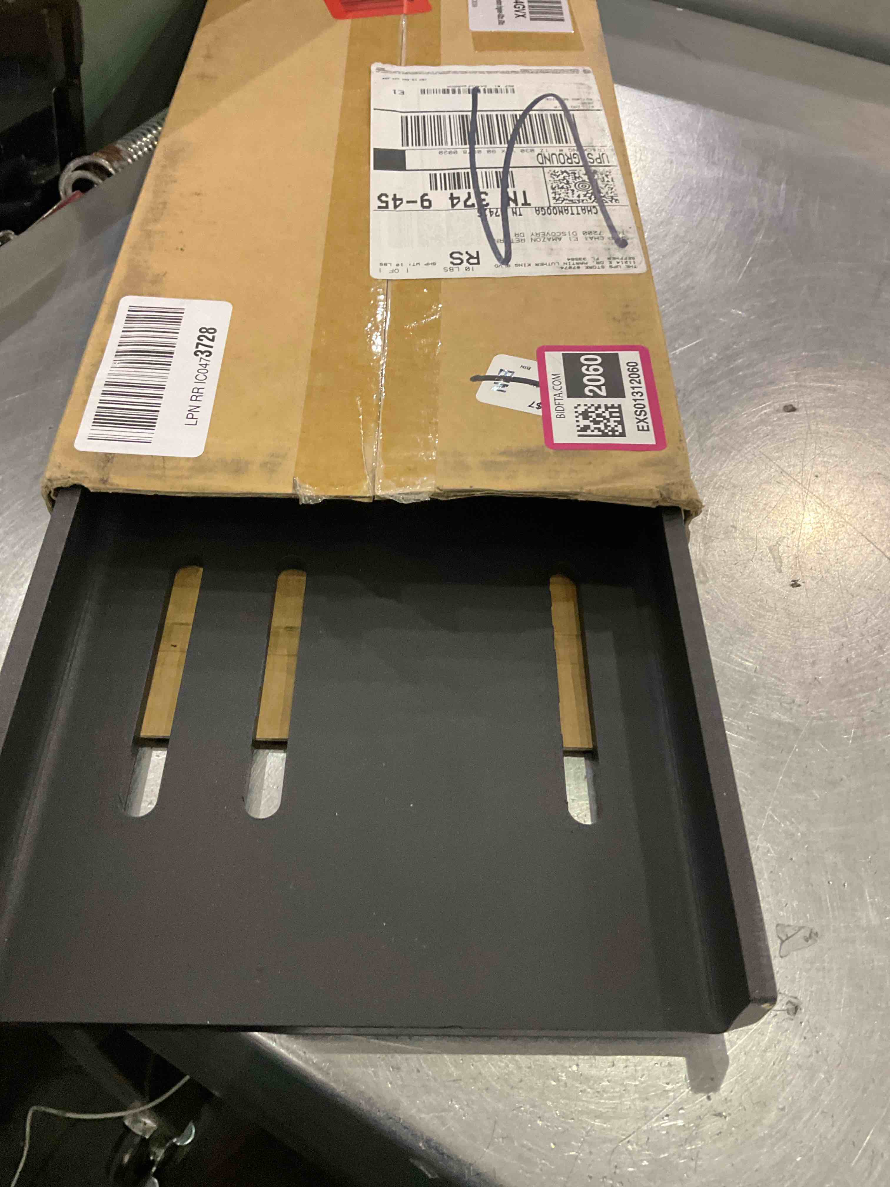 https://s3.amazonaws.com/lotting-images-prod/BargainHunt/EXS01312060_1710328683419.jpeg
