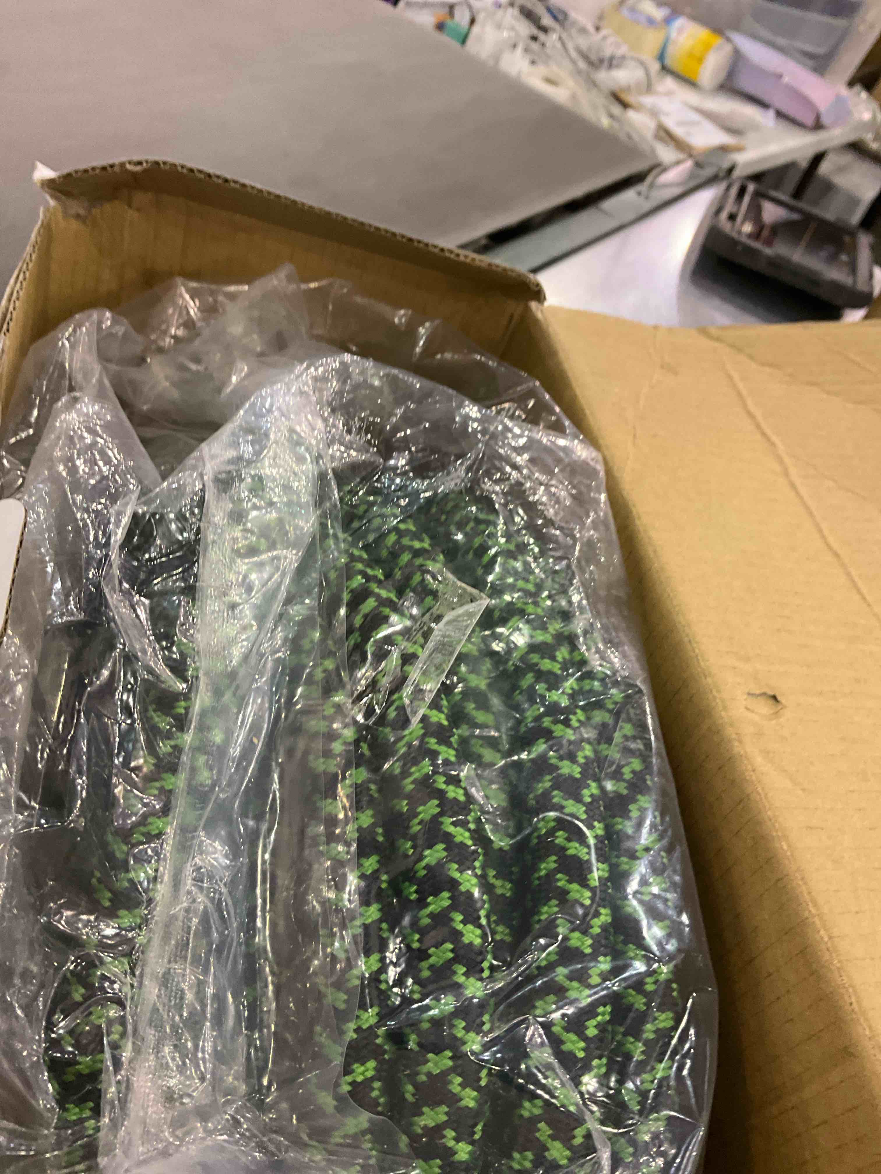 https://s3.amazonaws.com/lotting-images-prod/BargainHunt/EXS01312075_1710330864282.jpeg