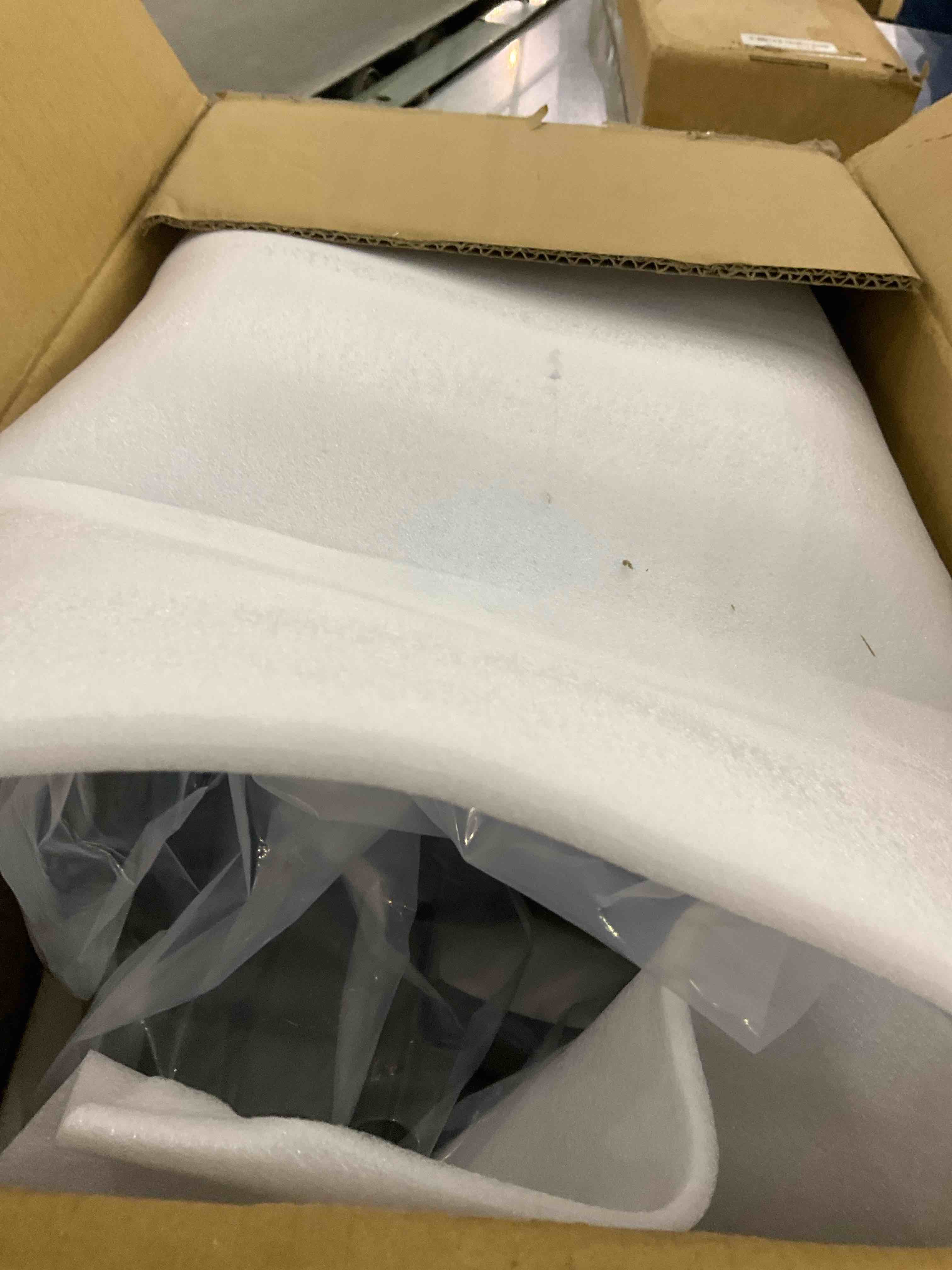 https://s3.amazonaws.com/lotting-images-prod/BargainHunt/EXS01312137_1710338006581.jpeg