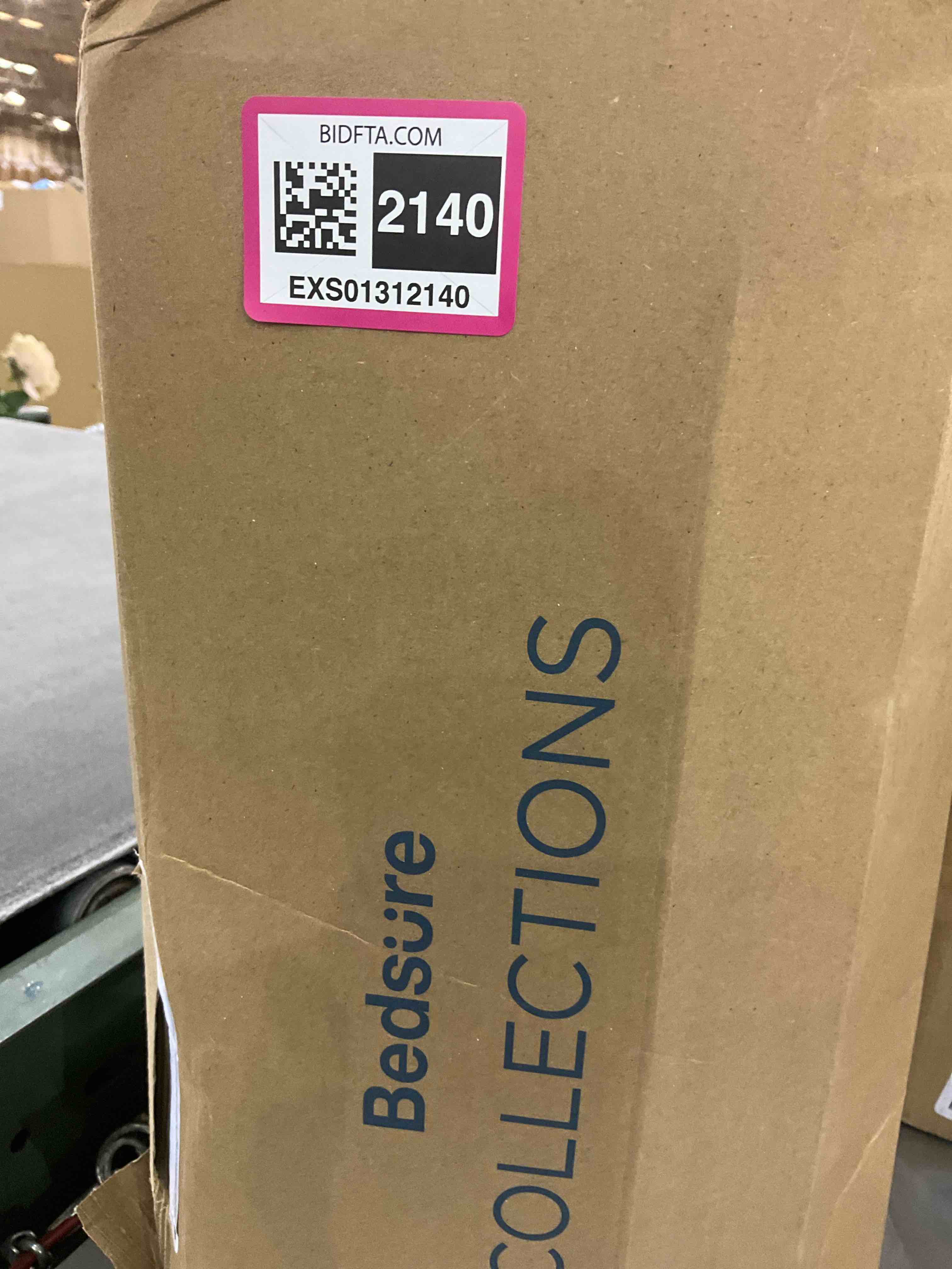 https://s3.amazonaws.com/lotting-images-prod/BargainHunt/EXS01312140_1710337457408.jpeg