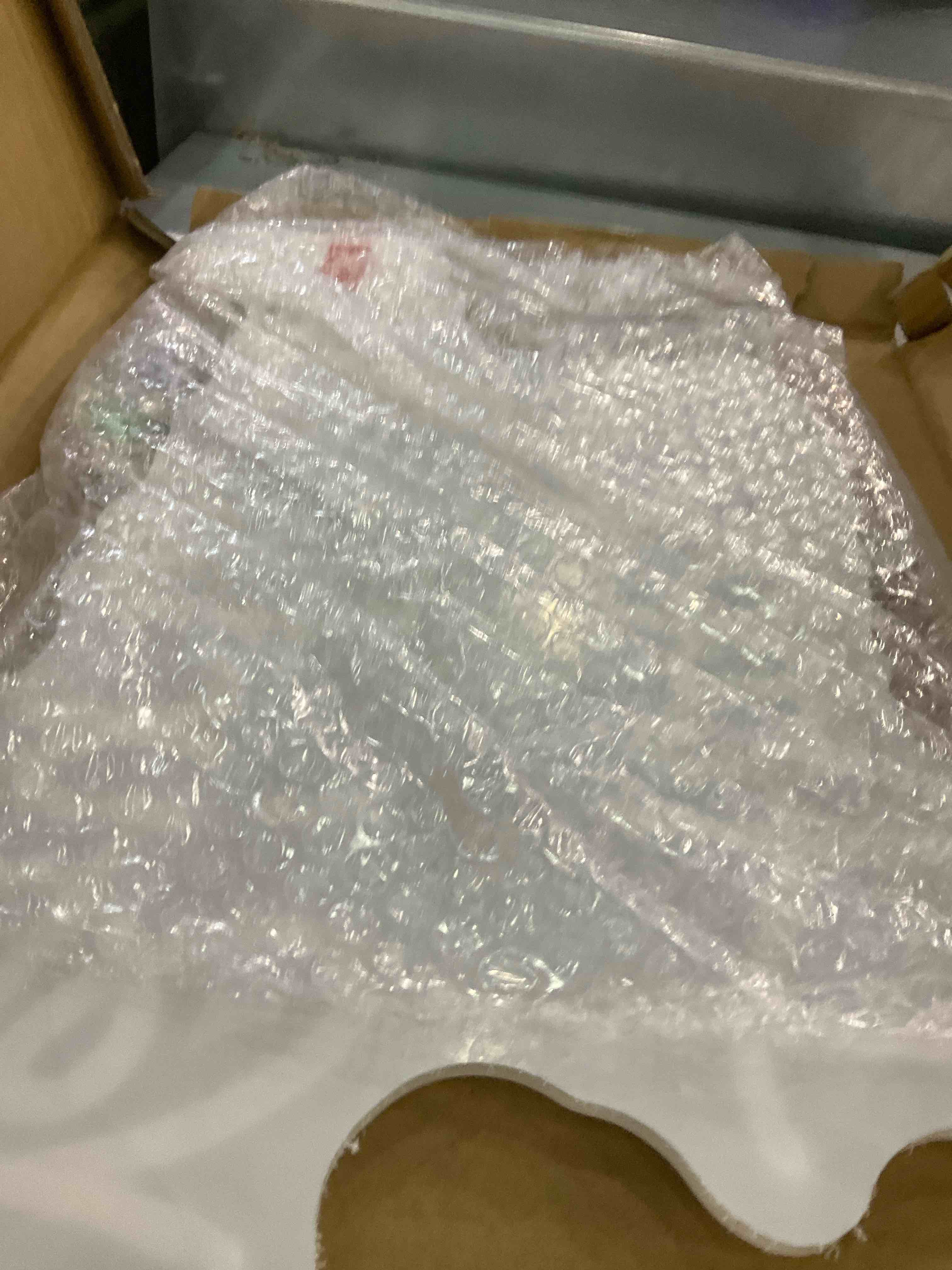 https://s3.amazonaws.com/lotting-images-prod/BargainHunt/EXS01312286_1710417289521.jpeg