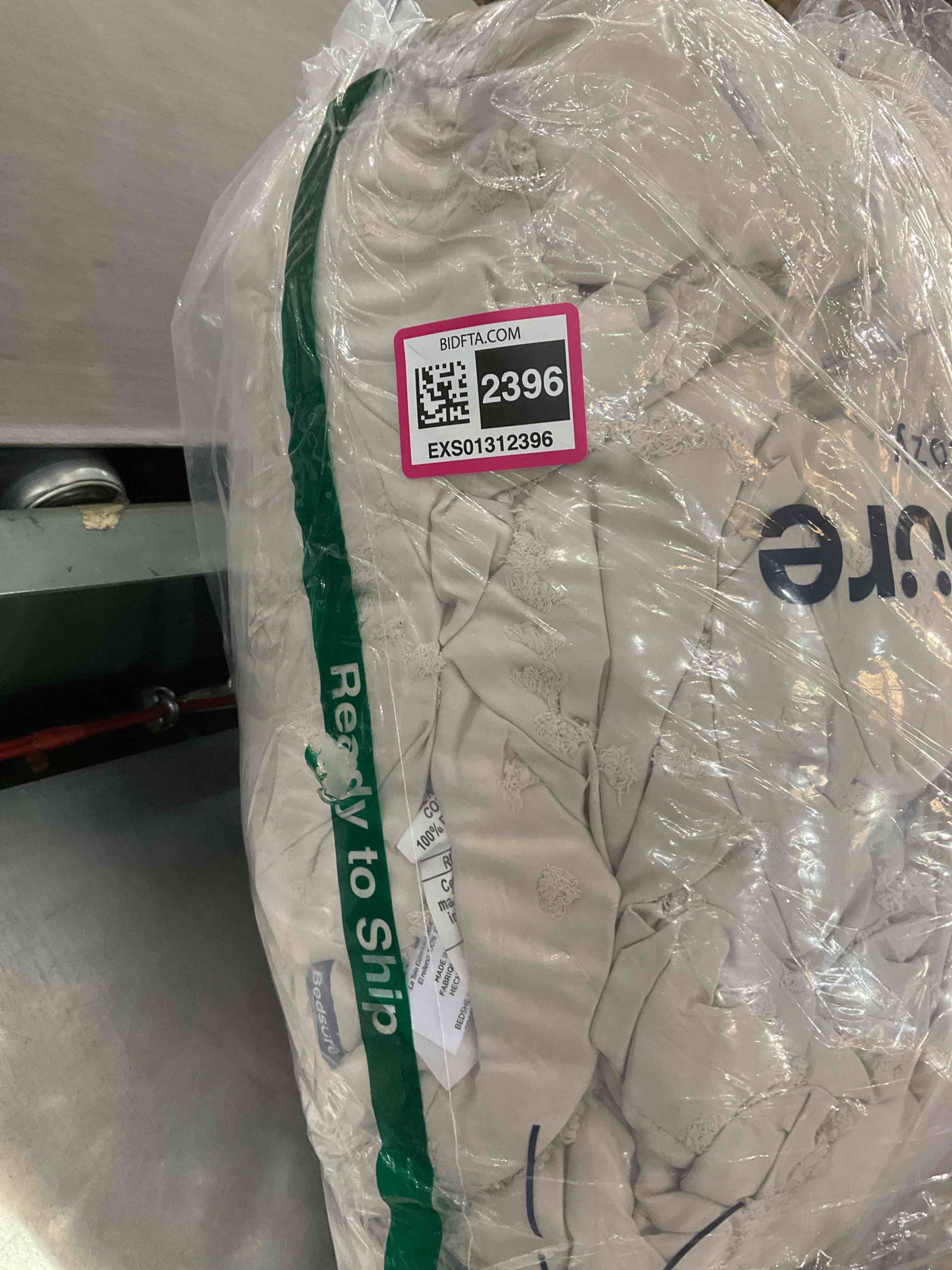 https://s3.amazonaws.com/lotting-images-prod/BargainHunt/EXS01312396_1710436385103.jpeg
