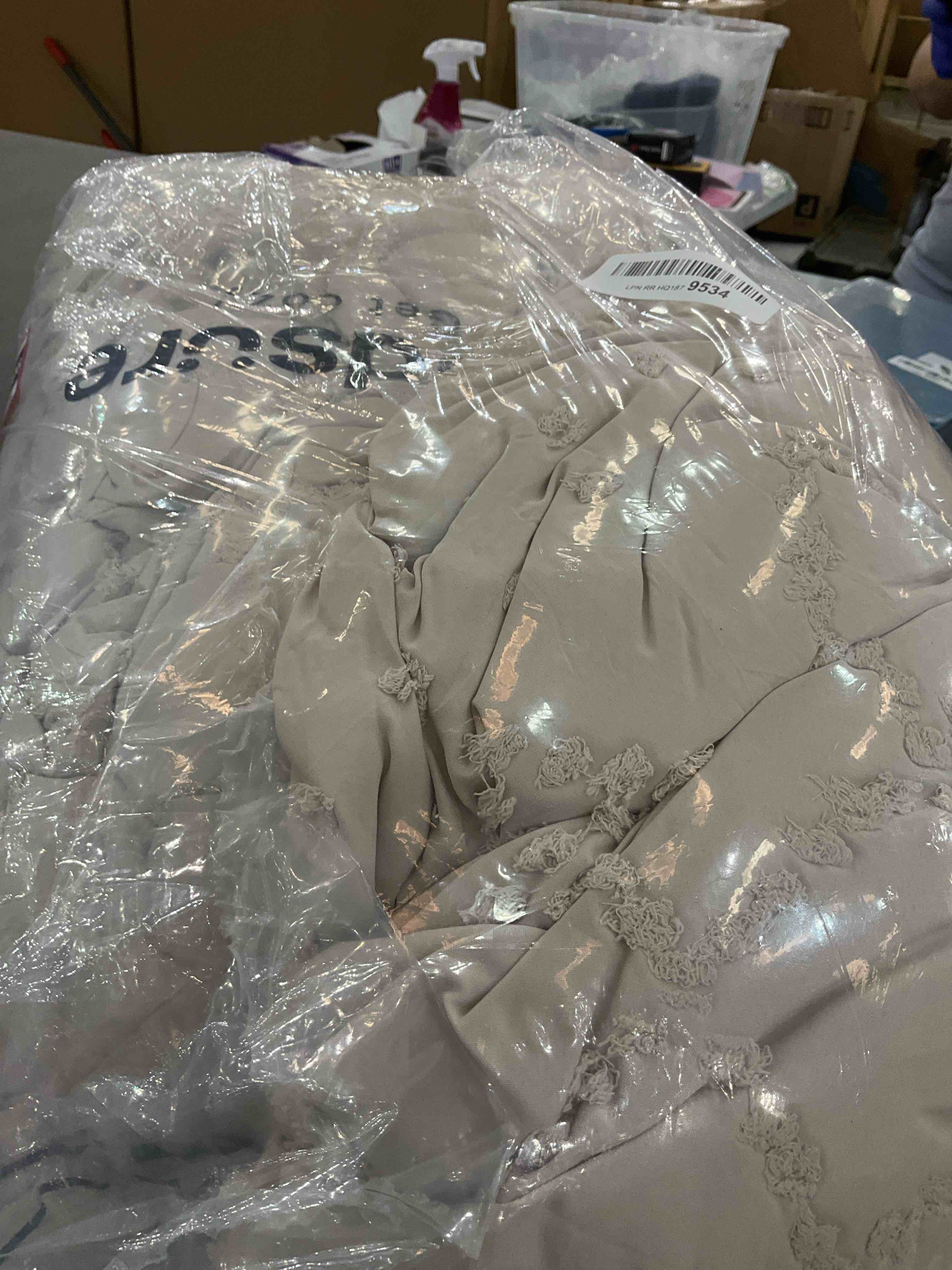https://s3.amazonaws.com/lotting-images-prod/BargainHunt/EXS01312396_1710436388171.jpeg