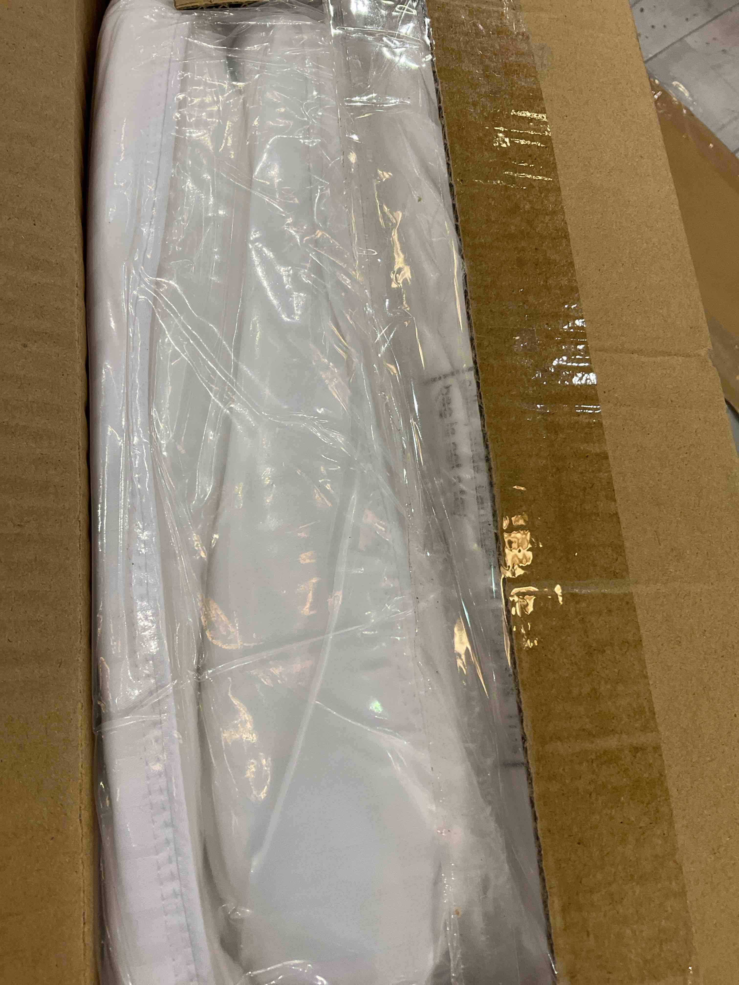 https://s3.amazonaws.com/lotting-images-prod/BargainHunt/EXS01312978_1710868876136.jpeg