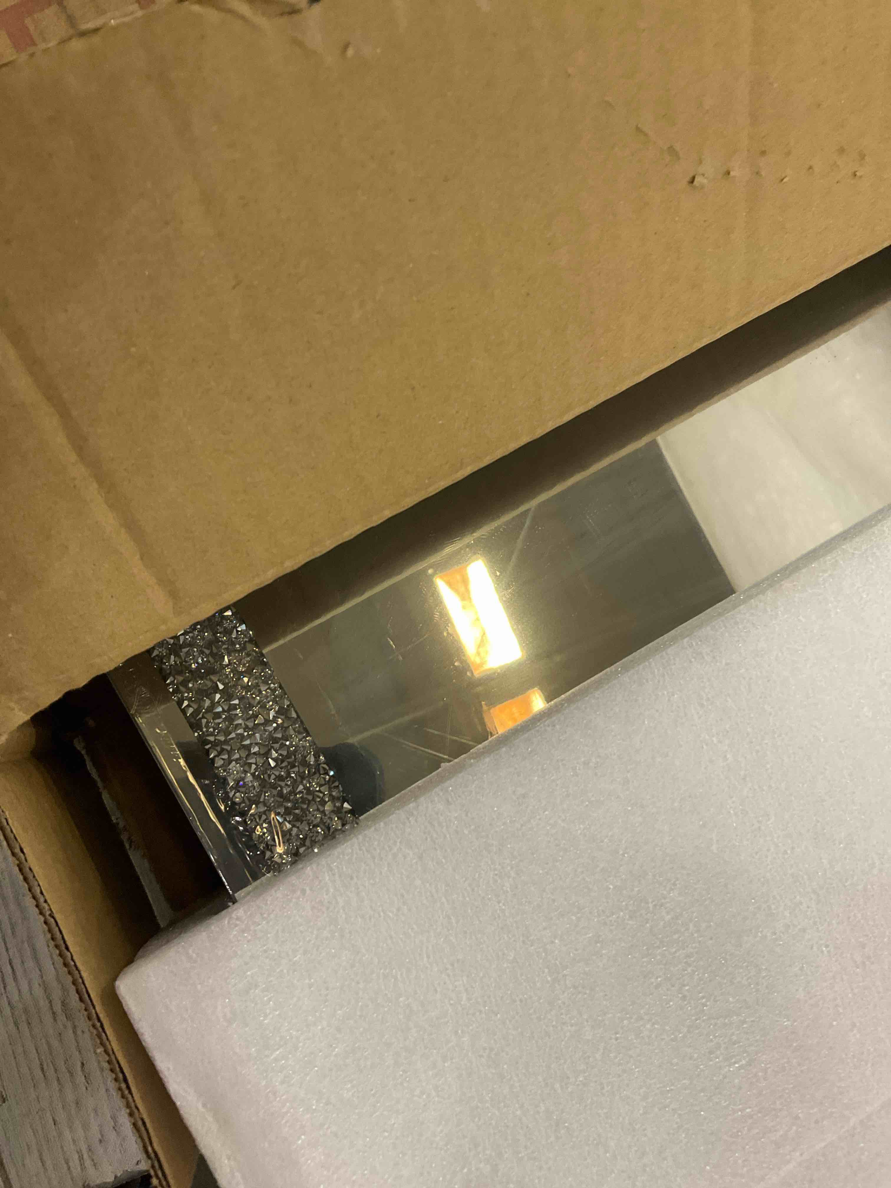 https://s3.amazonaws.com/lotting-images-prod/BargainHunt/EXS01313217_1714417164660.jpeg