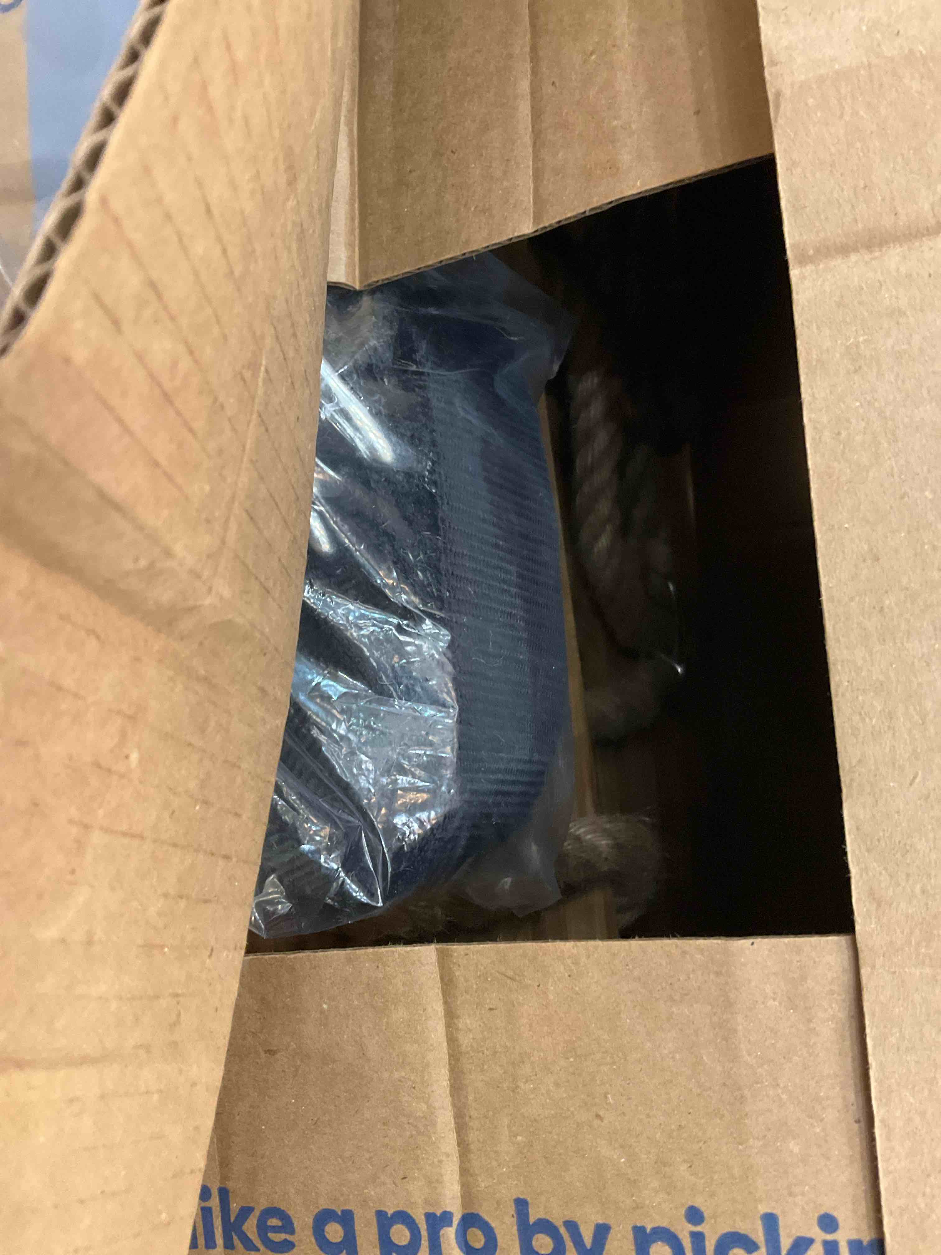 https://s3.amazonaws.com/lotting-images-prod/BargainHunt/EXS01313309_1714496683174.jpeg