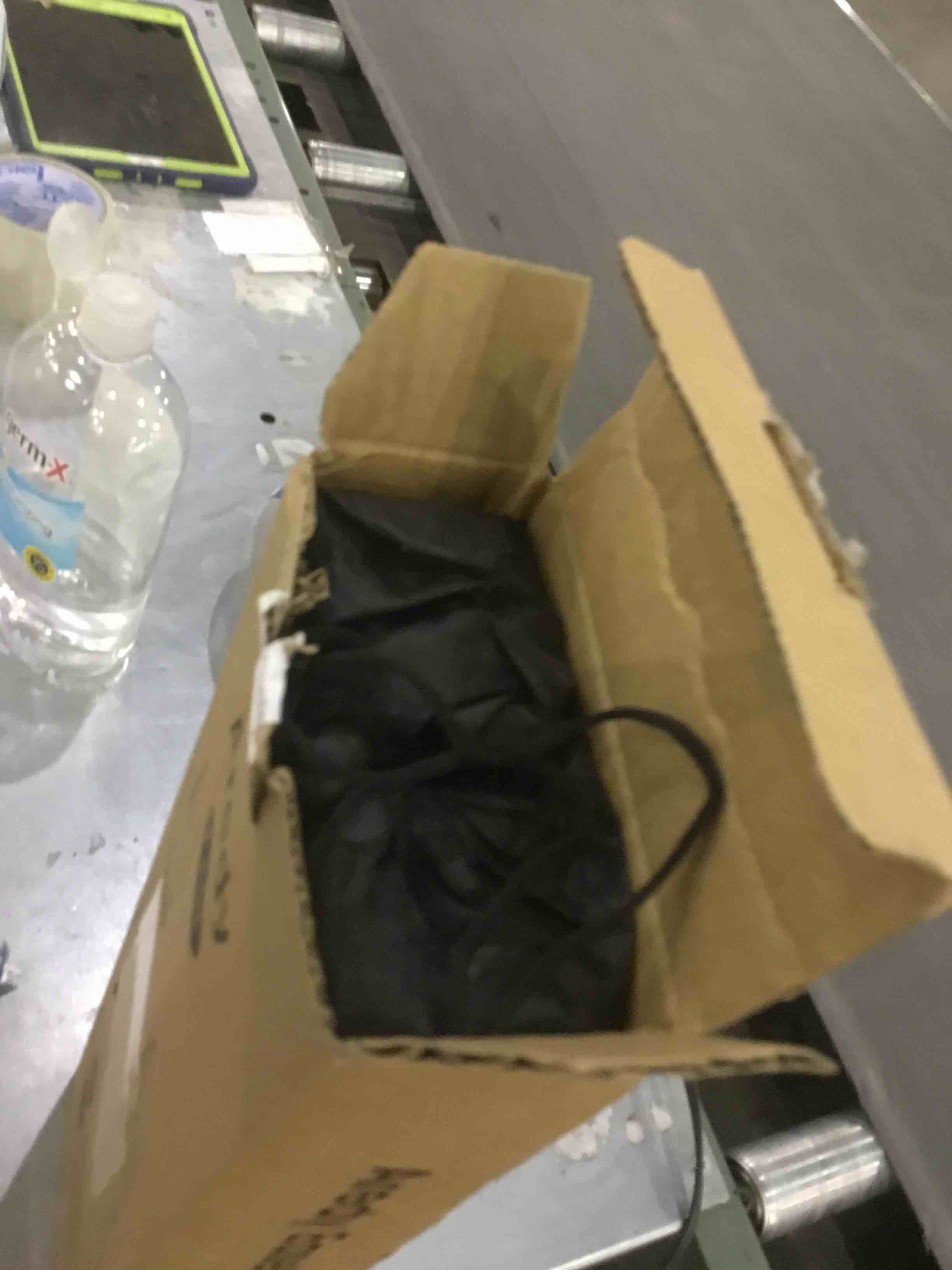 https://s3.amazonaws.com/lotting-images-prod/BargainHunt/EXS01313826_1711454912223.jpeg