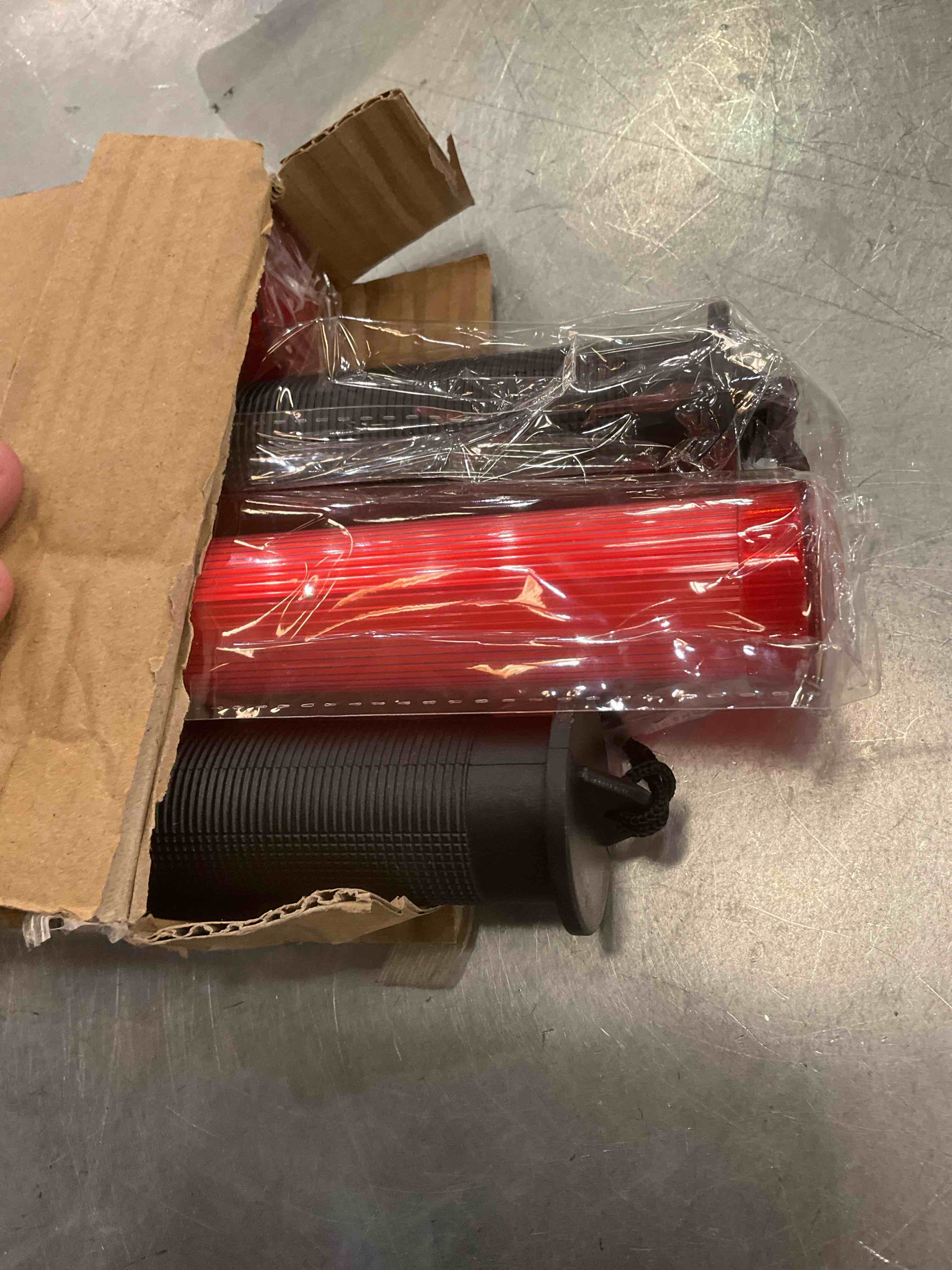 https://s3.amazonaws.com/lotting-images-prod/BargainHunt/EXS01314432_1710263662408.jpeg