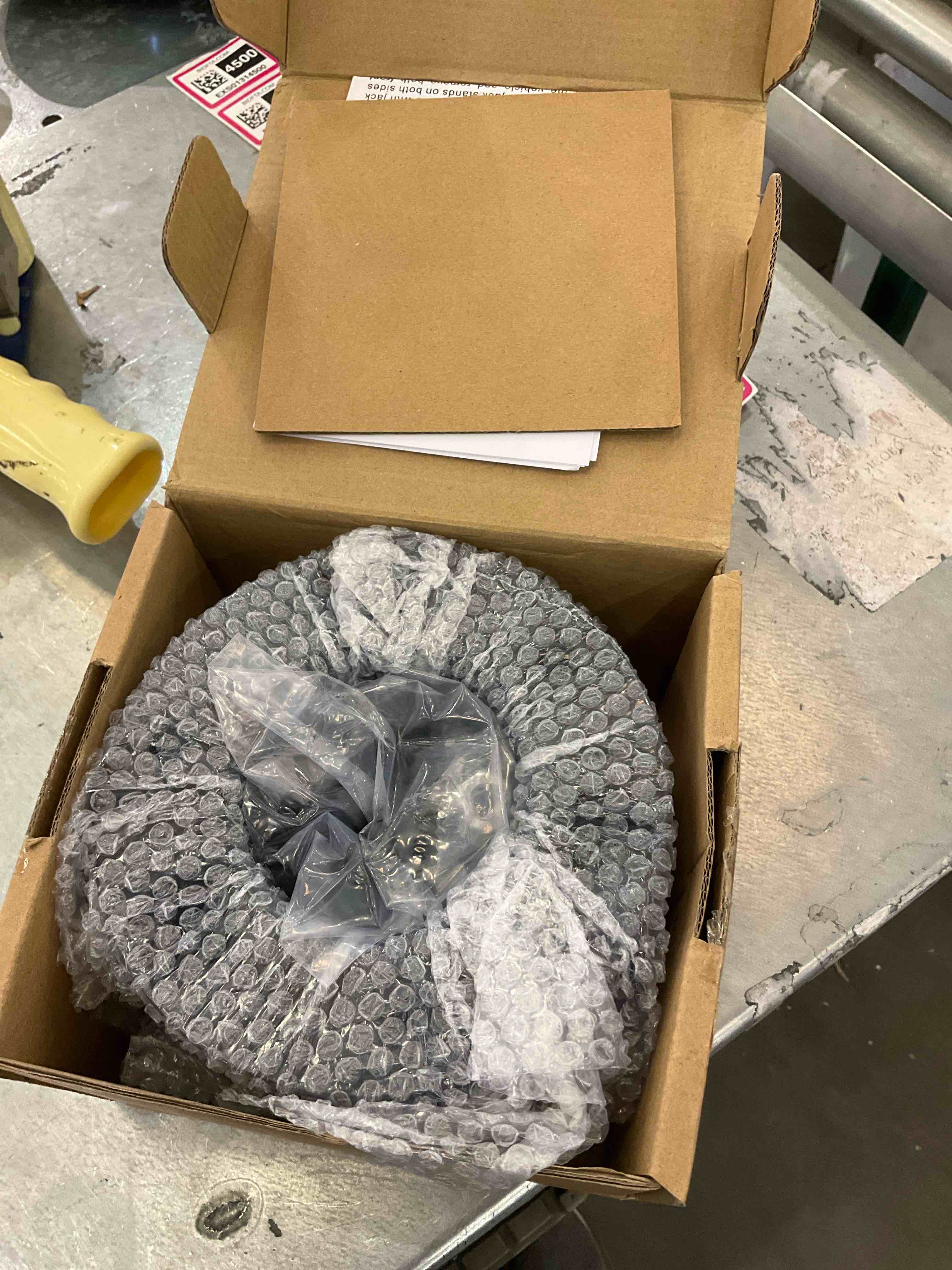 https://s3.amazonaws.com/lotting-images-prod/BargainHunt/EXS01314458_1710266124798.jpeg