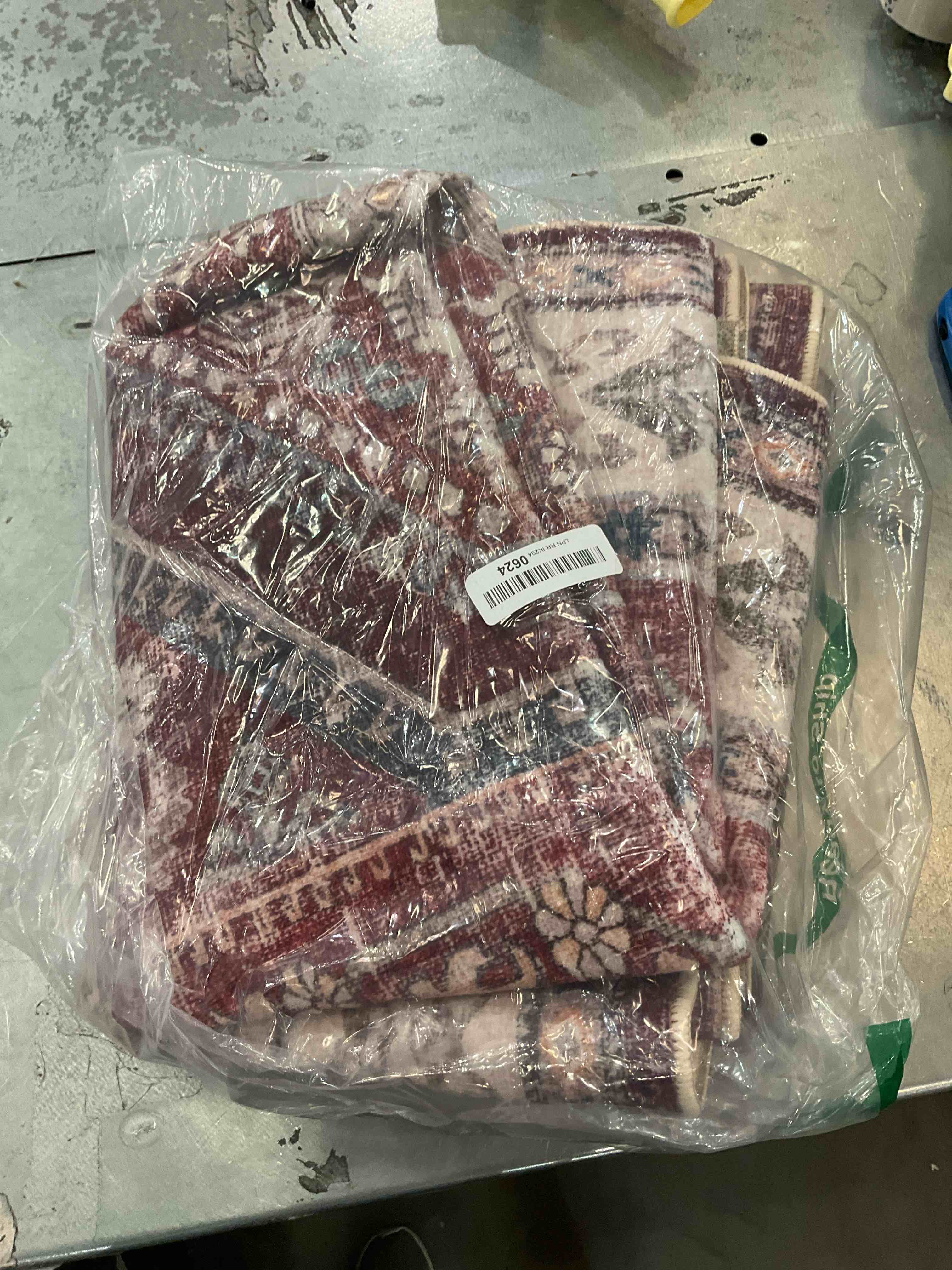 https://s3.amazonaws.com/lotting-images-prod/BargainHunt/EXS01314494_1710268933894.jpeg