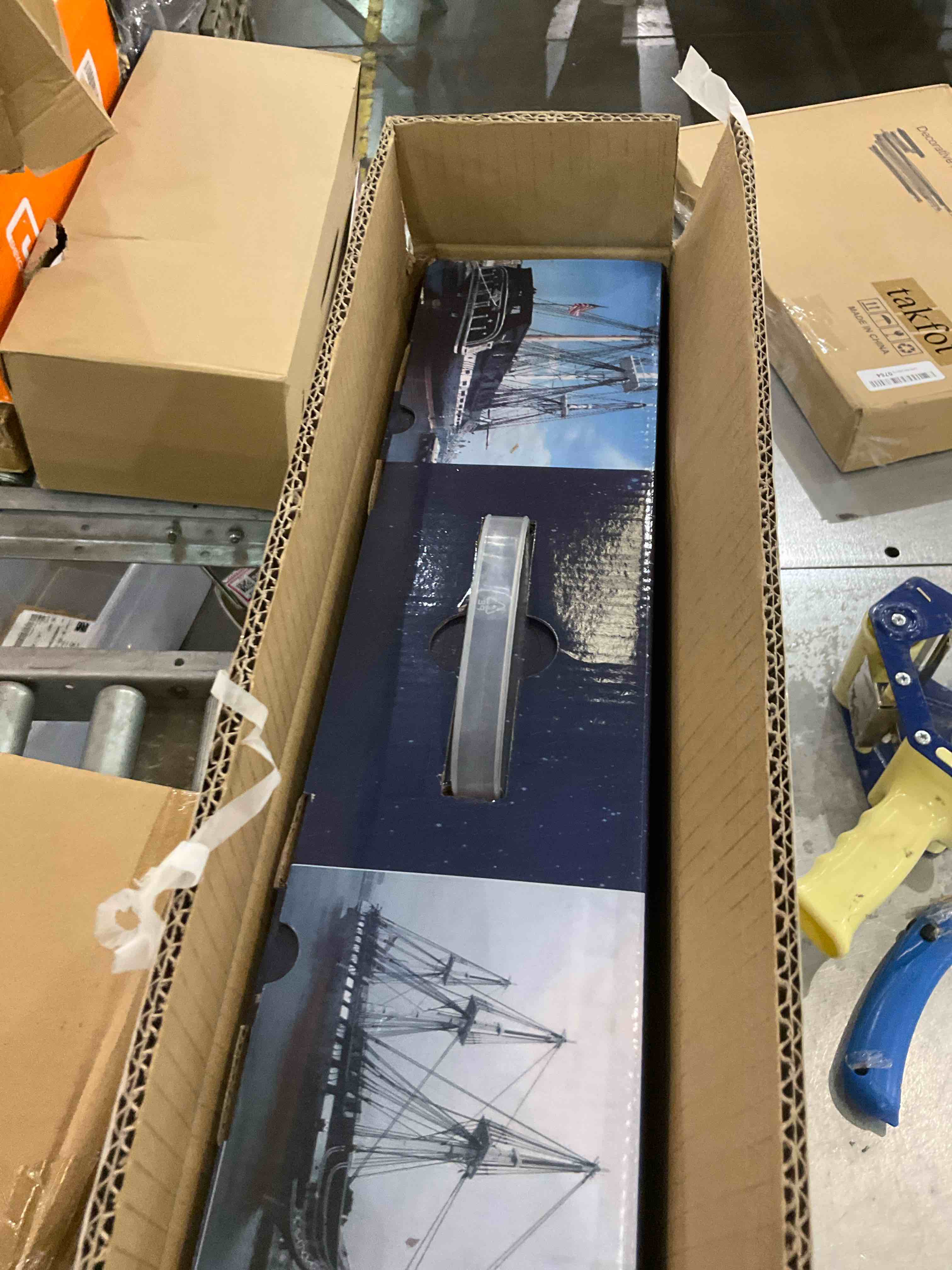 https://s3.amazonaws.com/lotting-images-prod/BargainHunt/EXS01314593_1710855891991.jpeg