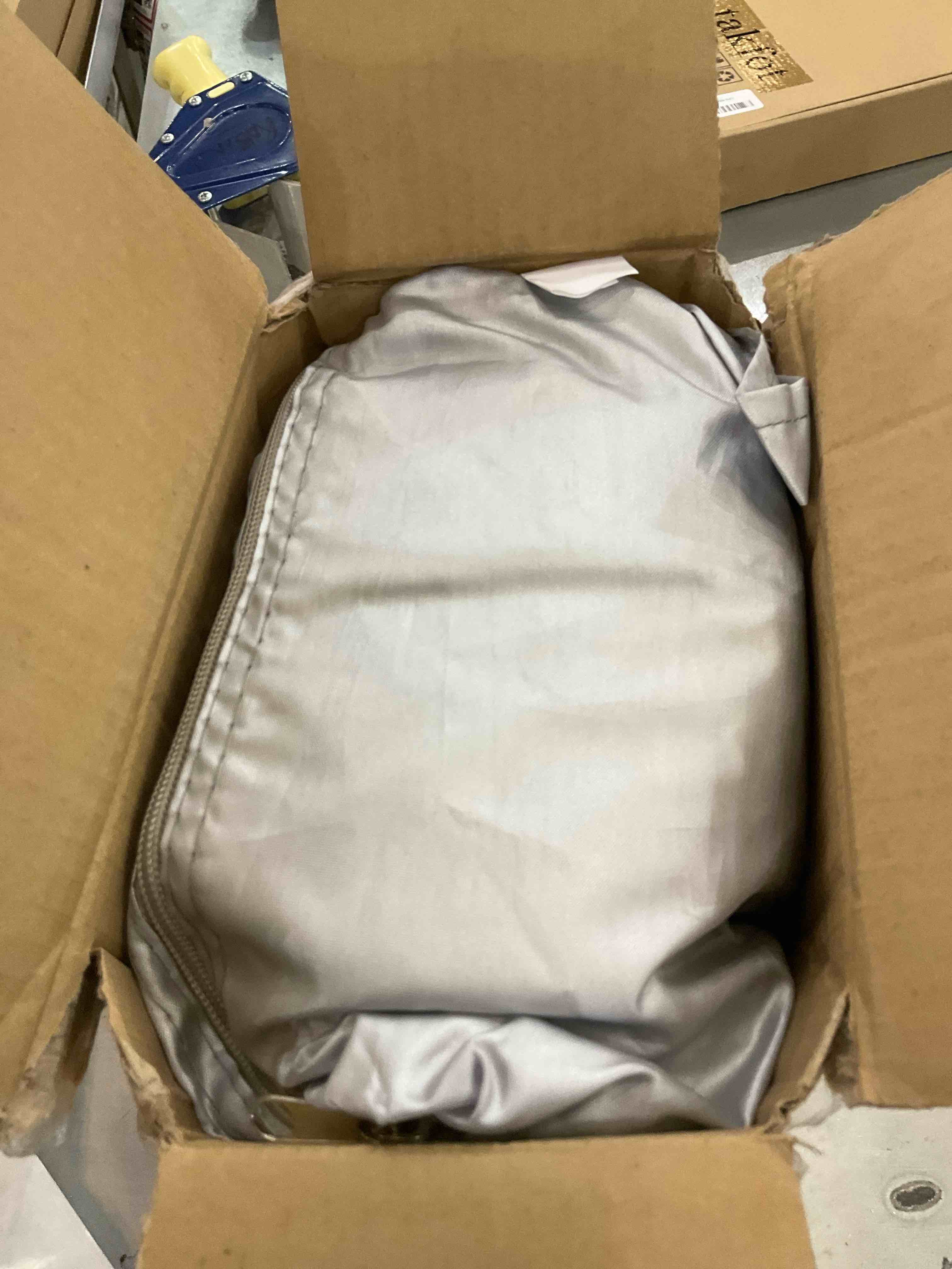 https://s3.amazonaws.com/lotting-images-prod/BargainHunt/EXS01314632_1710859677749.jpeg