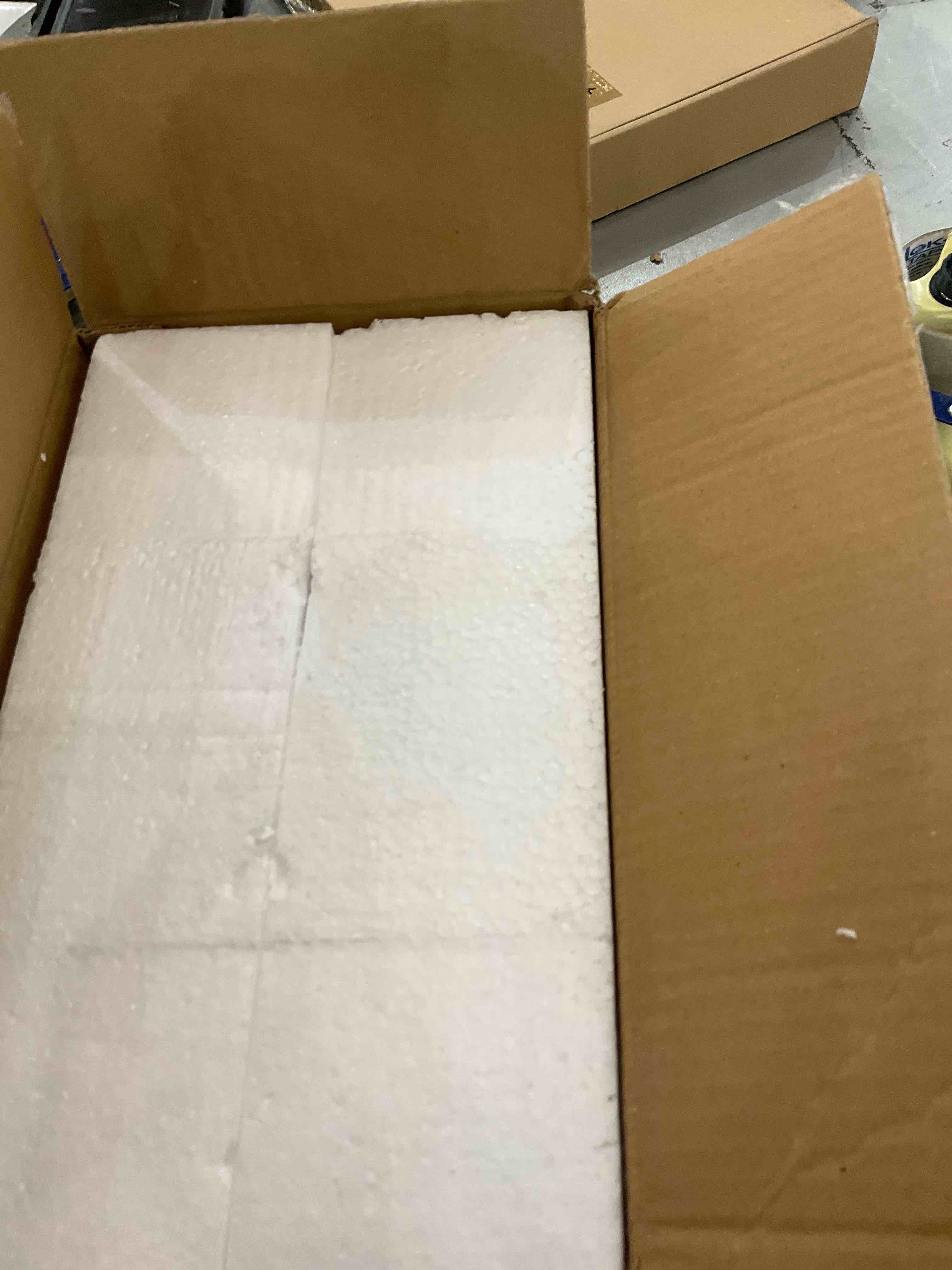 https://s3.amazonaws.com/lotting-images-prod/BargainHunt/EXS01314642_1710860752841.jpeg