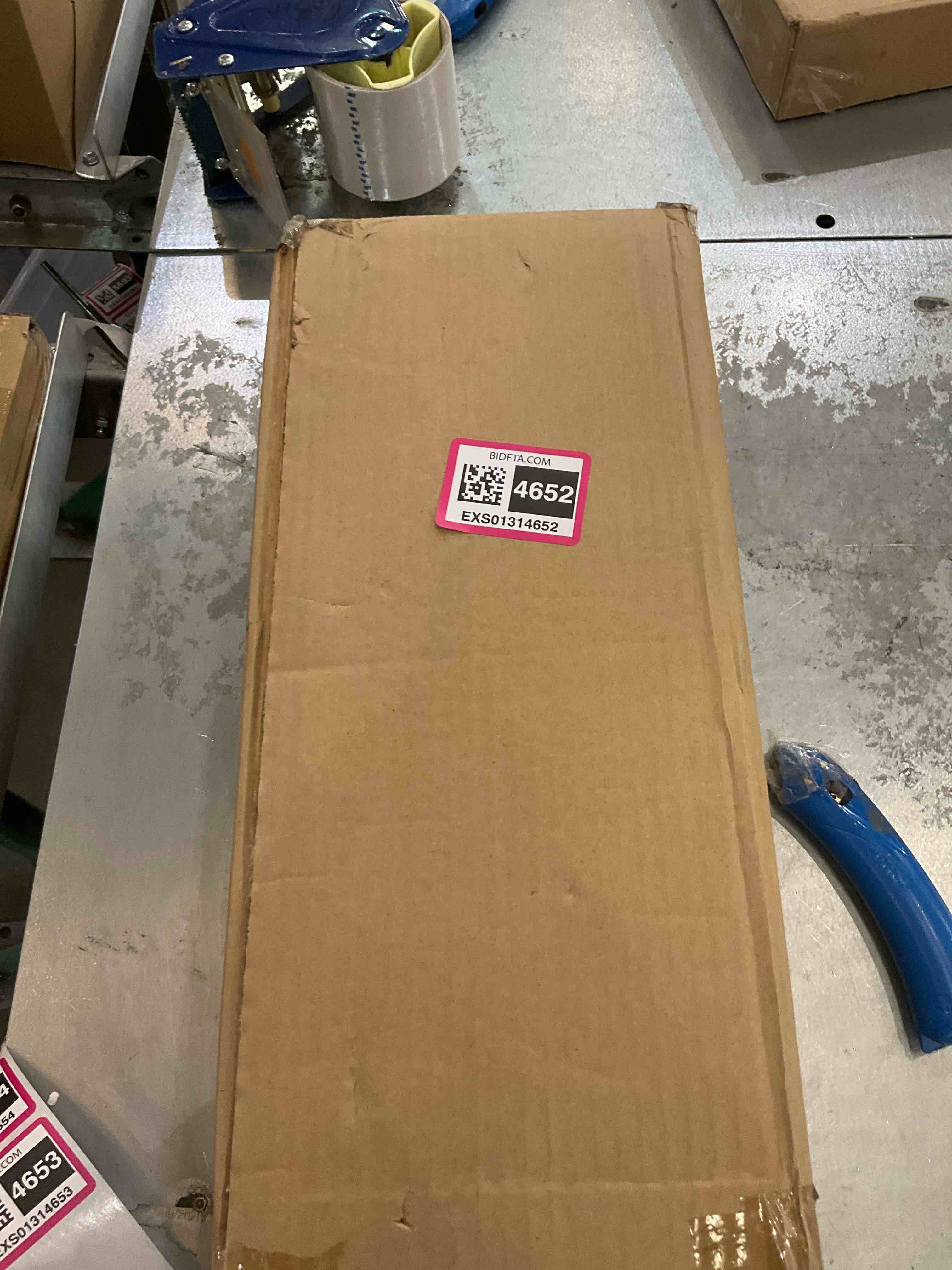 https://s3.amazonaws.com/lotting-images-prod/BargainHunt/EXS01314652_1710862292350.jpeg