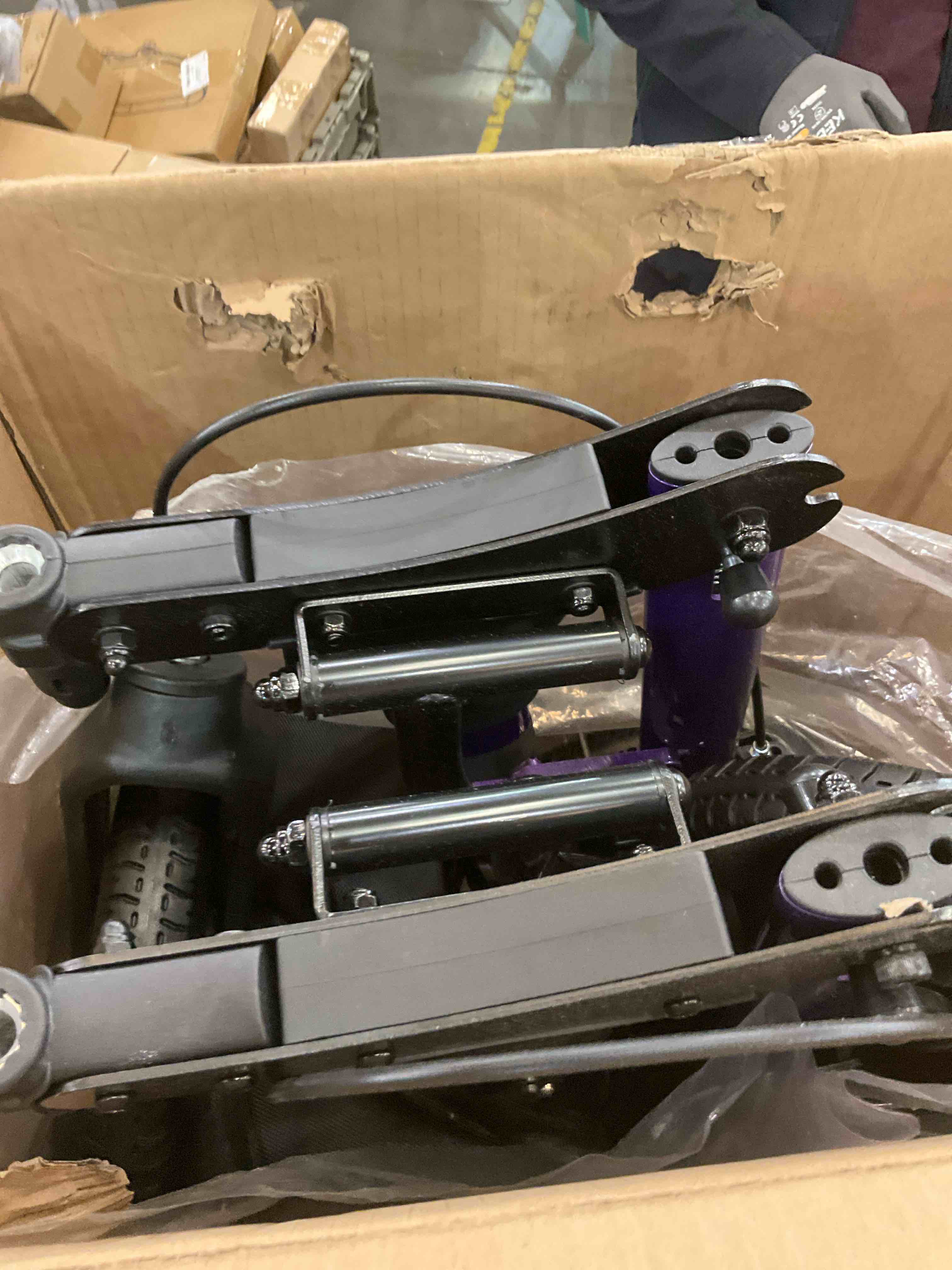 https://s3.amazonaws.com/lotting-images-prod/BargainHunt/EXS01314849_1710960229004.jpeg