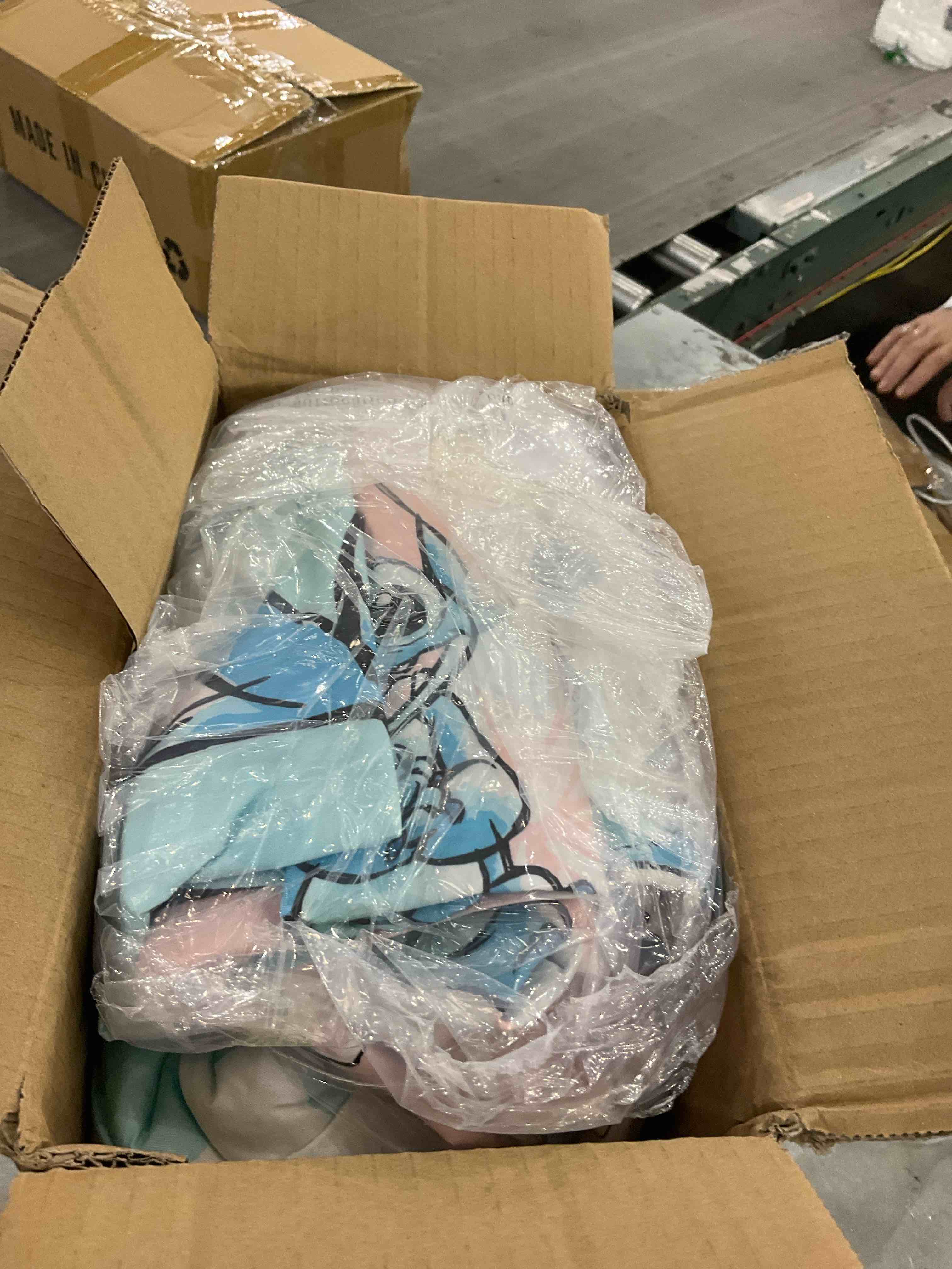 https://s3.amazonaws.com/lotting-images-prod/BargainHunt/EXS01315166_1710770124604.jpeg