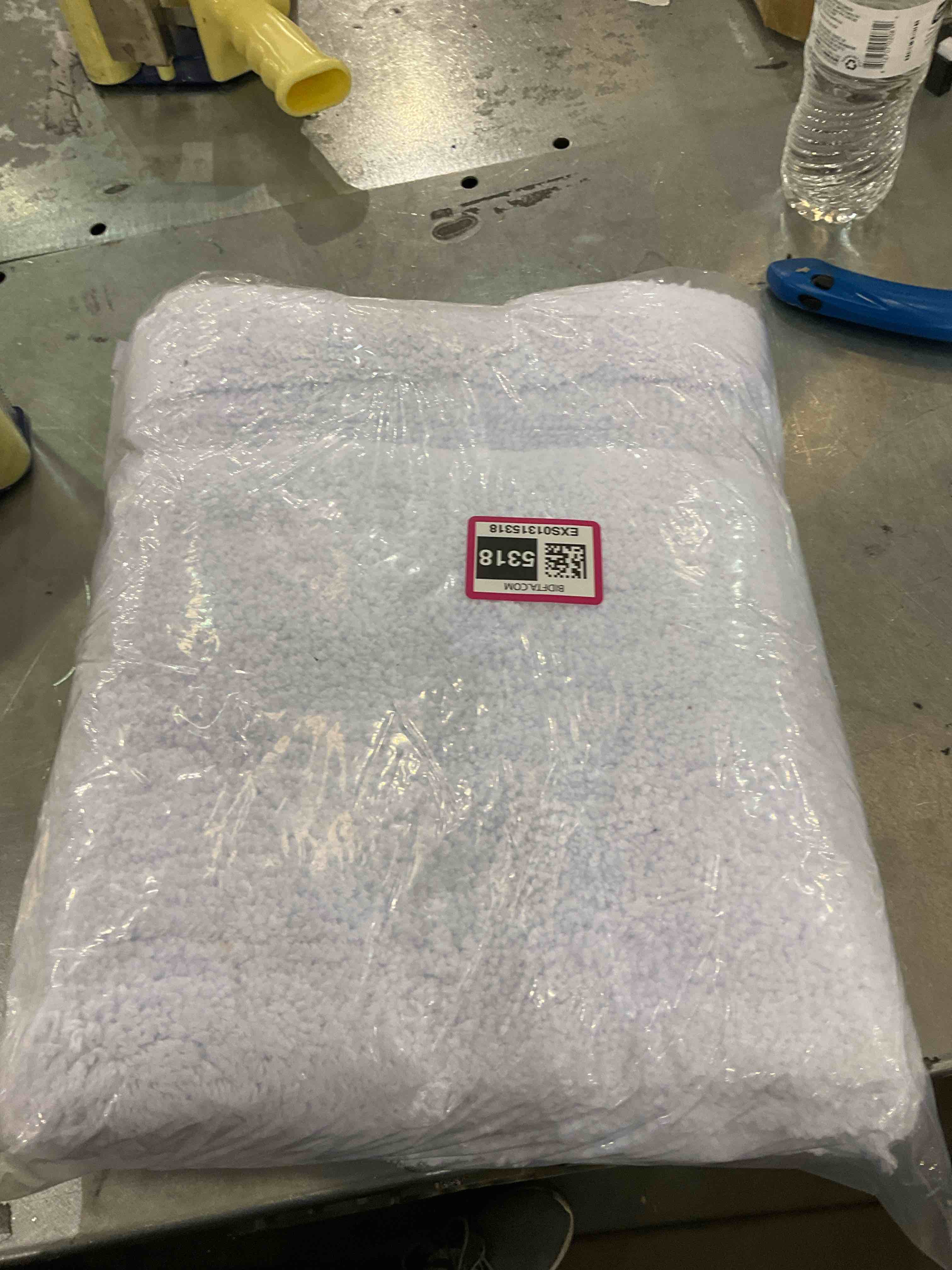 https://s3.amazonaws.com/lotting-images-prod/BargainHunt/EXS01315318_1710856270054.jpeg