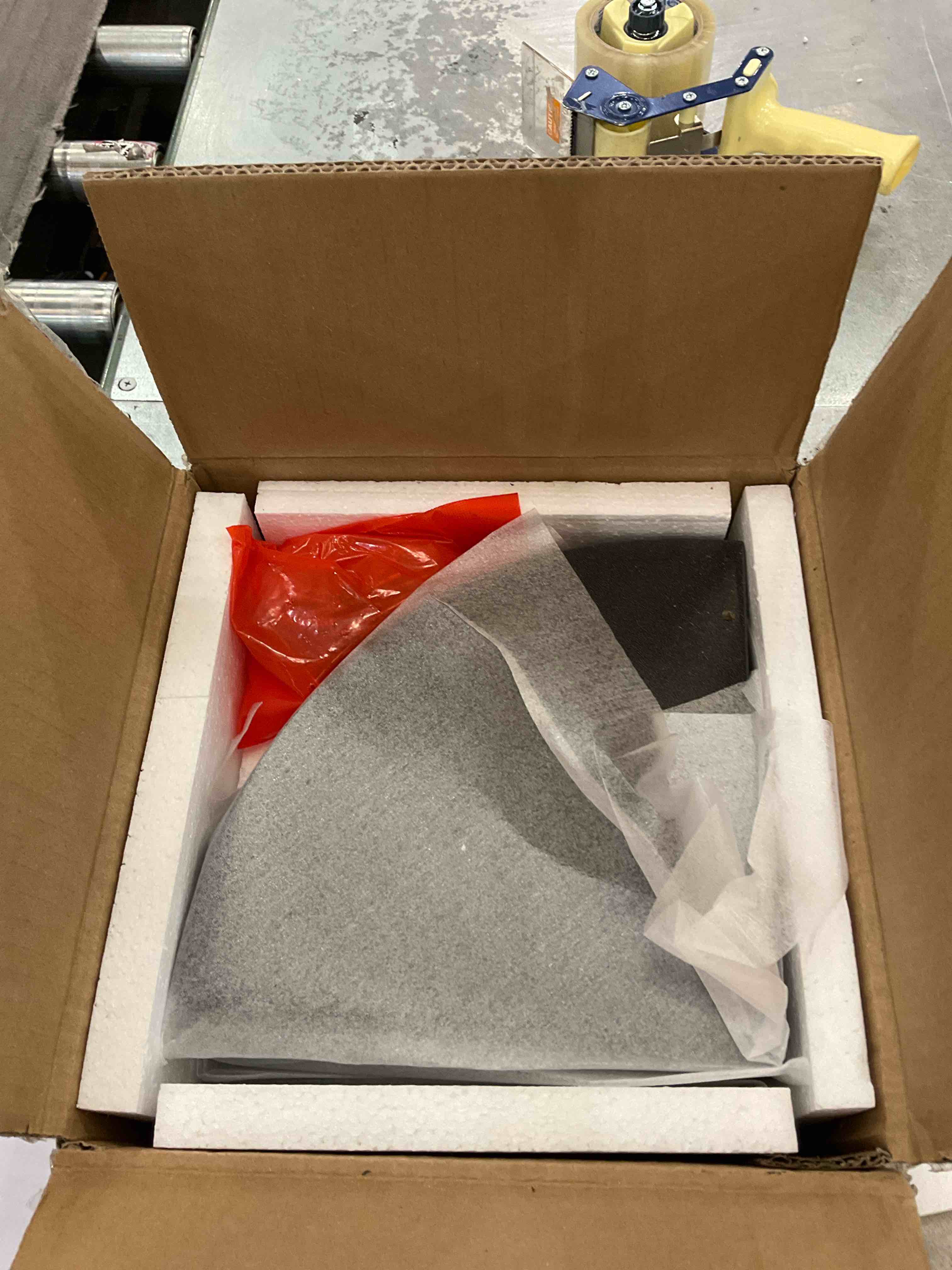 https://s3.amazonaws.com/lotting-images-prod/BargainHunt/EXS01315420_1710868874831.jpeg