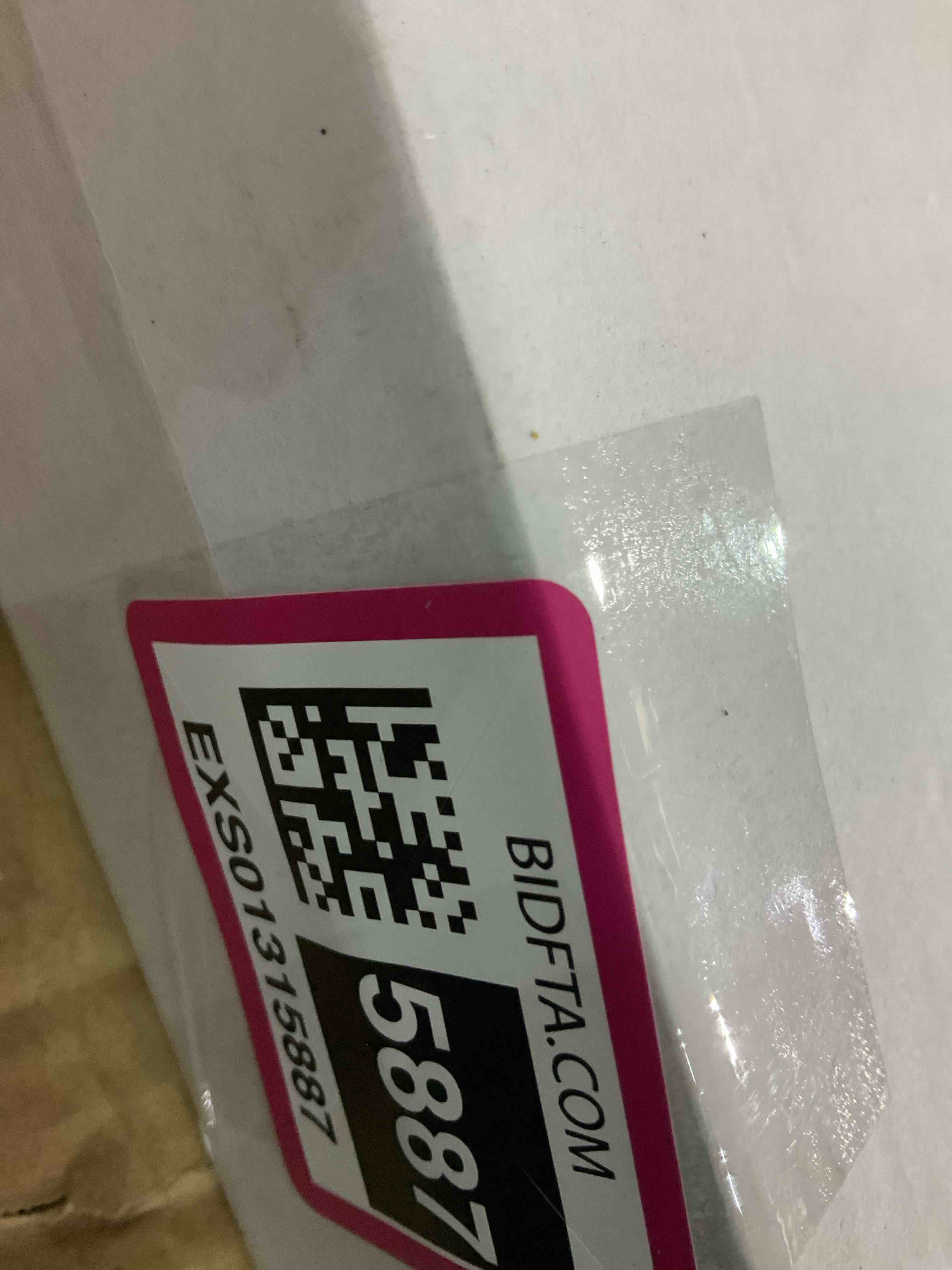 https://s3.amazonaws.com/lotting-images-prod/BargainHunt/EXS01315887_1712671568917.jpeg