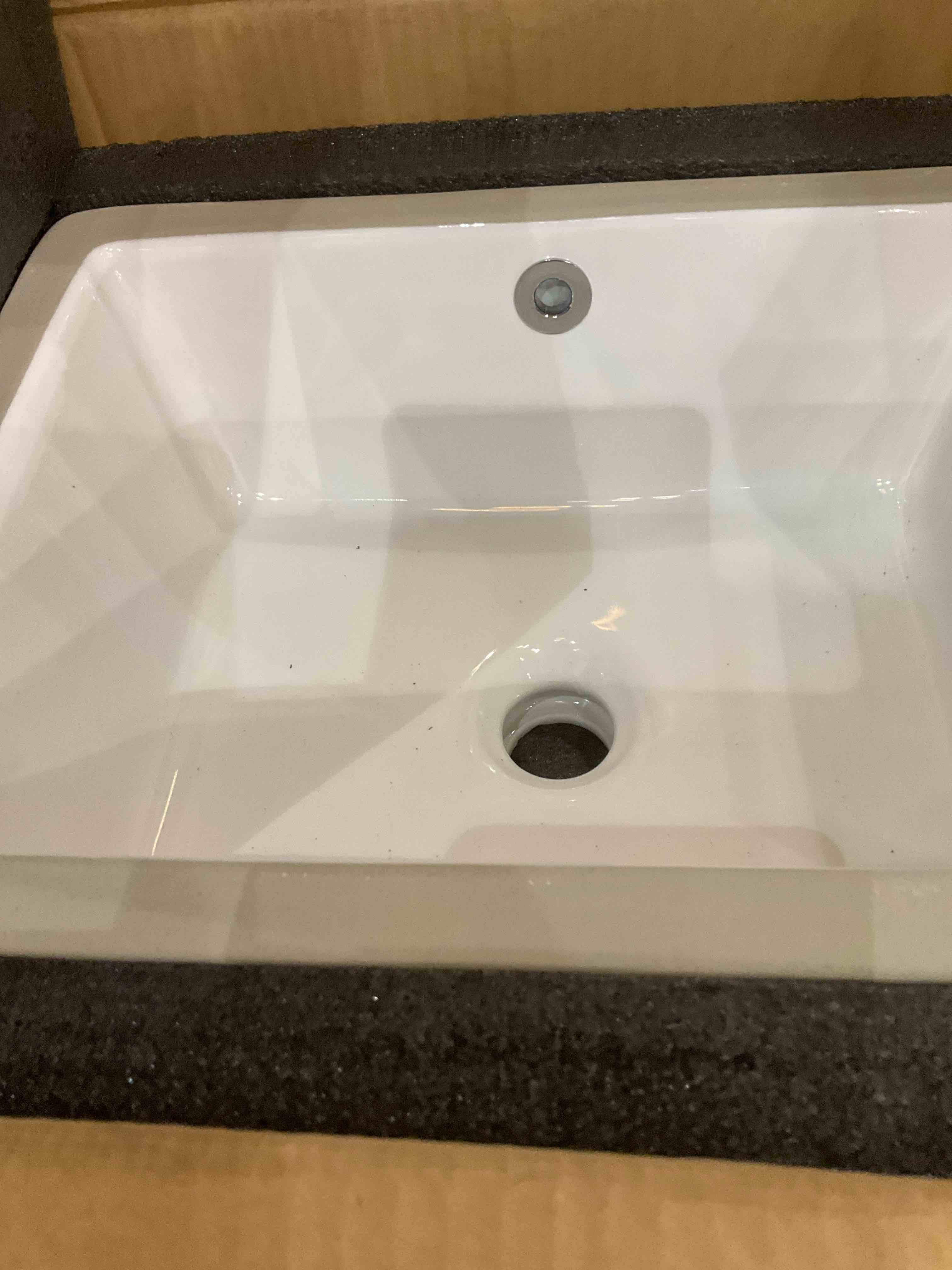 https://s3.amazonaws.com/lotting-images-prod/BargainHunt/EXS01316422_1712239083219.jpeg