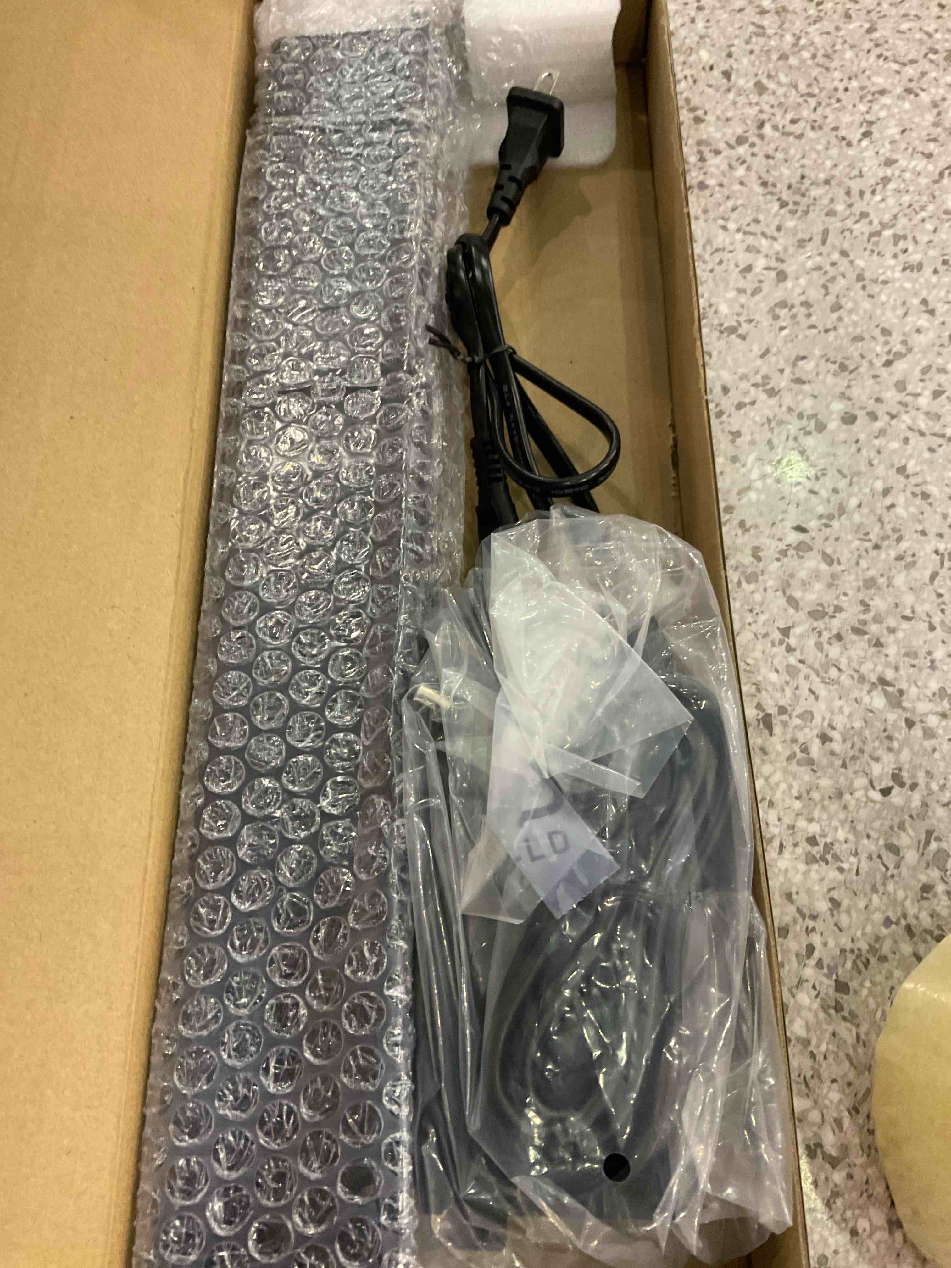 https://s3.amazonaws.com/lotting-images-prod/BargainHunt/EXS01316578_1710416671549.jpeg