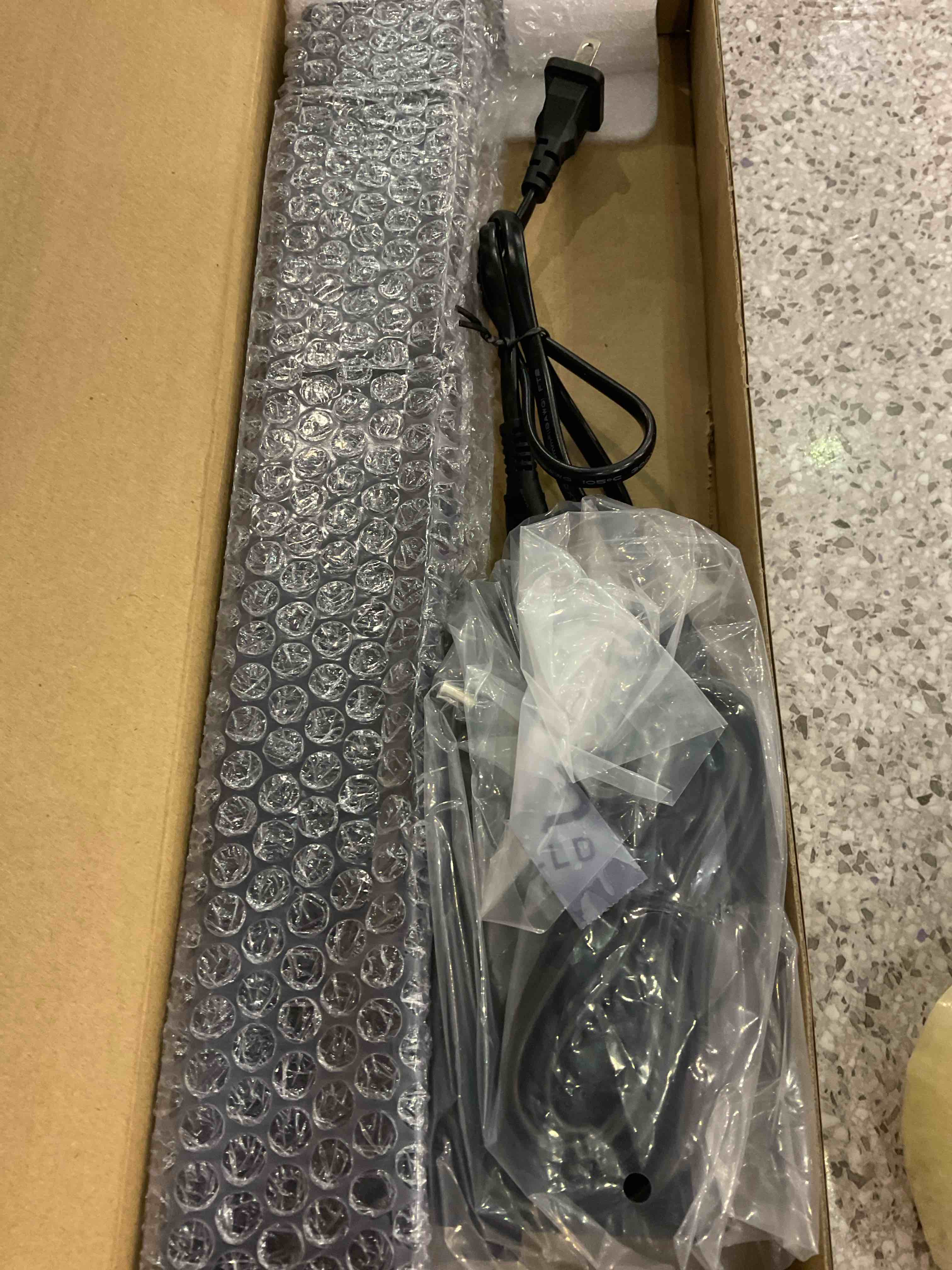https://s3.amazonaws.com/lotting-images-prod/BargainHunt/EXS01316578_1710416672655.jpeg