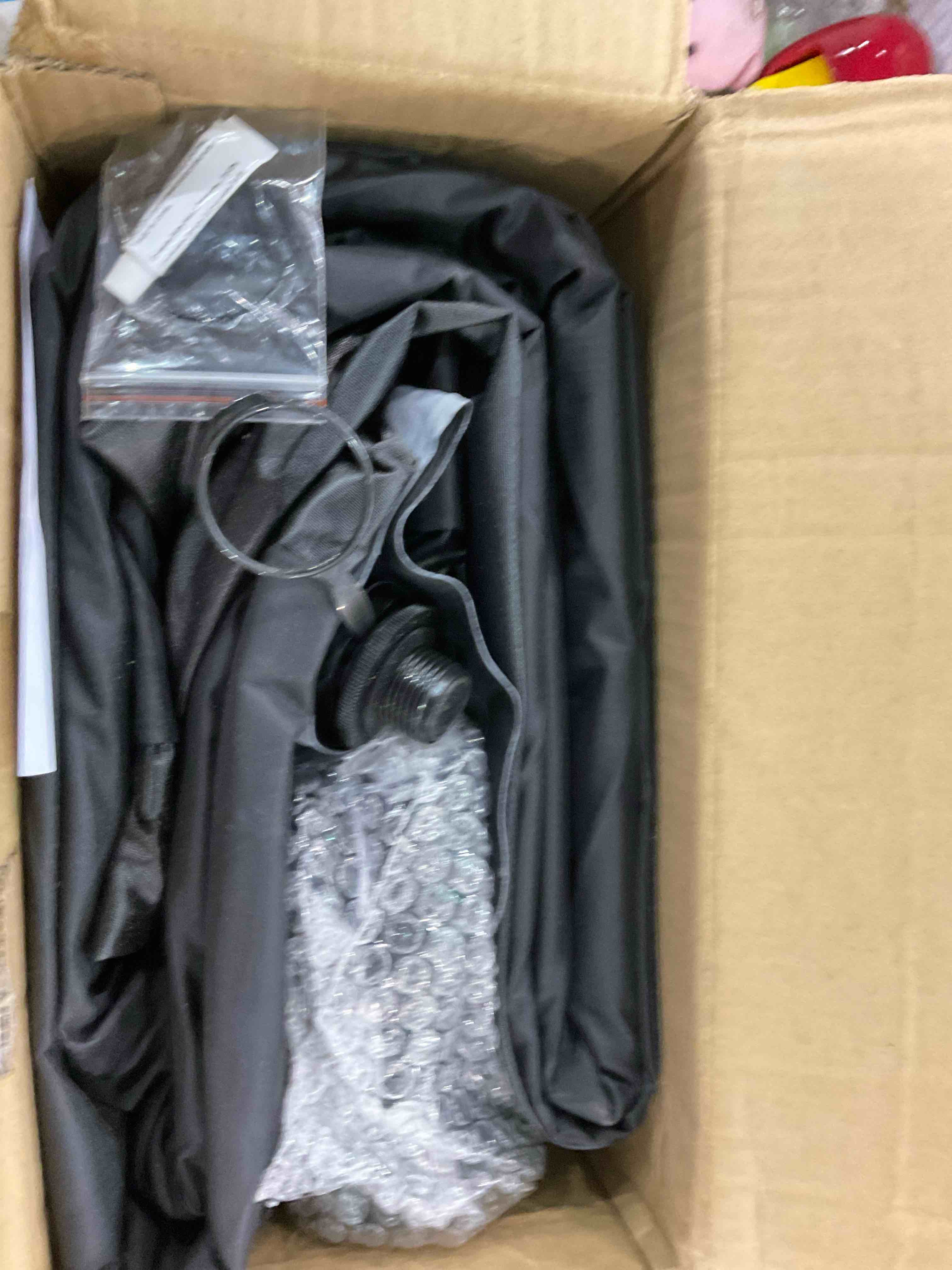 https://s3.amazonaws.com/lotting-images-prod/BargainHunt/EXS01316585_1710417856208.jpeg