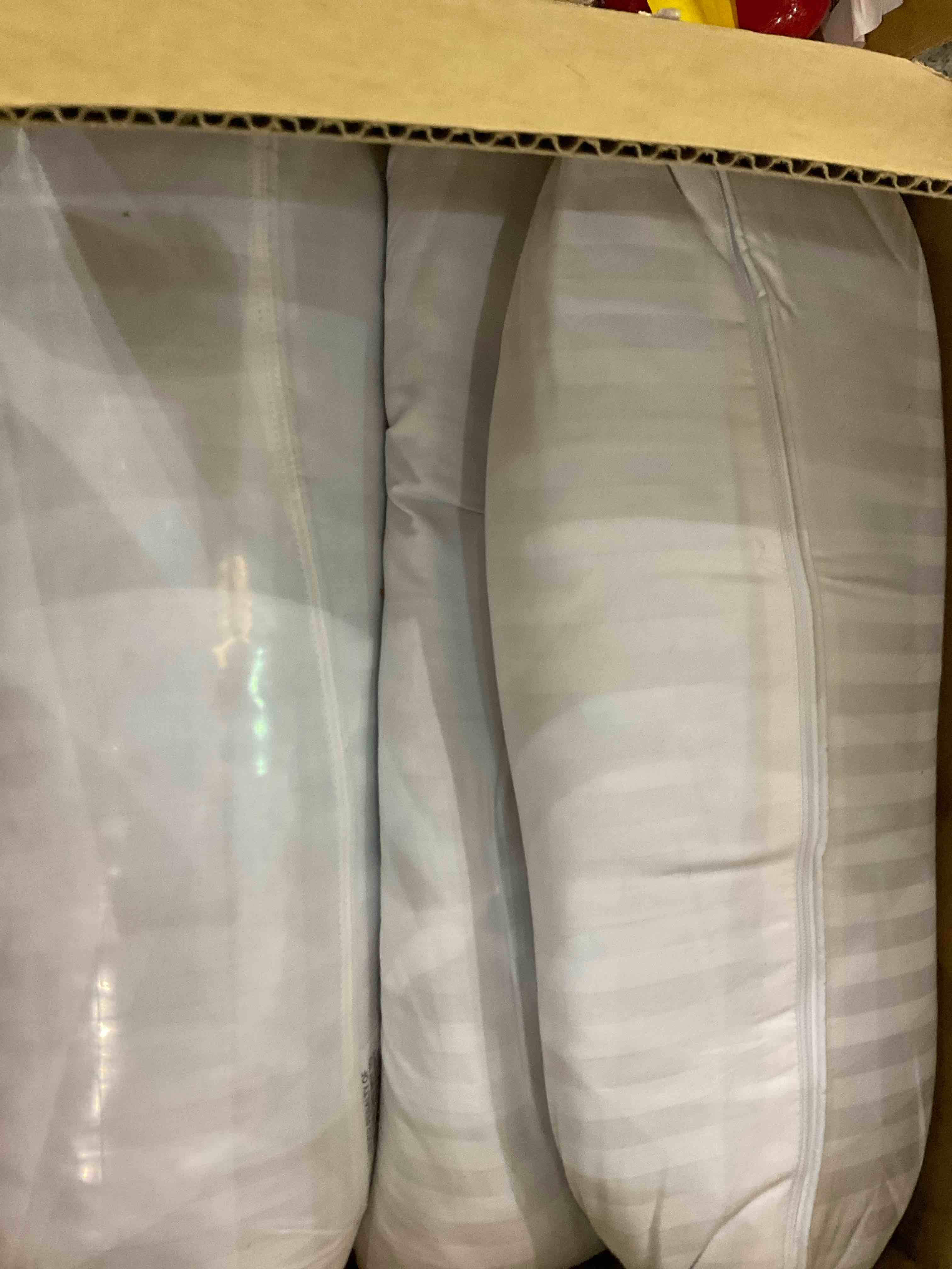 https://s3.amazonaws.com/lotting-images-prod/BargainHunt/EXS01316787_1710514826047.jpeg