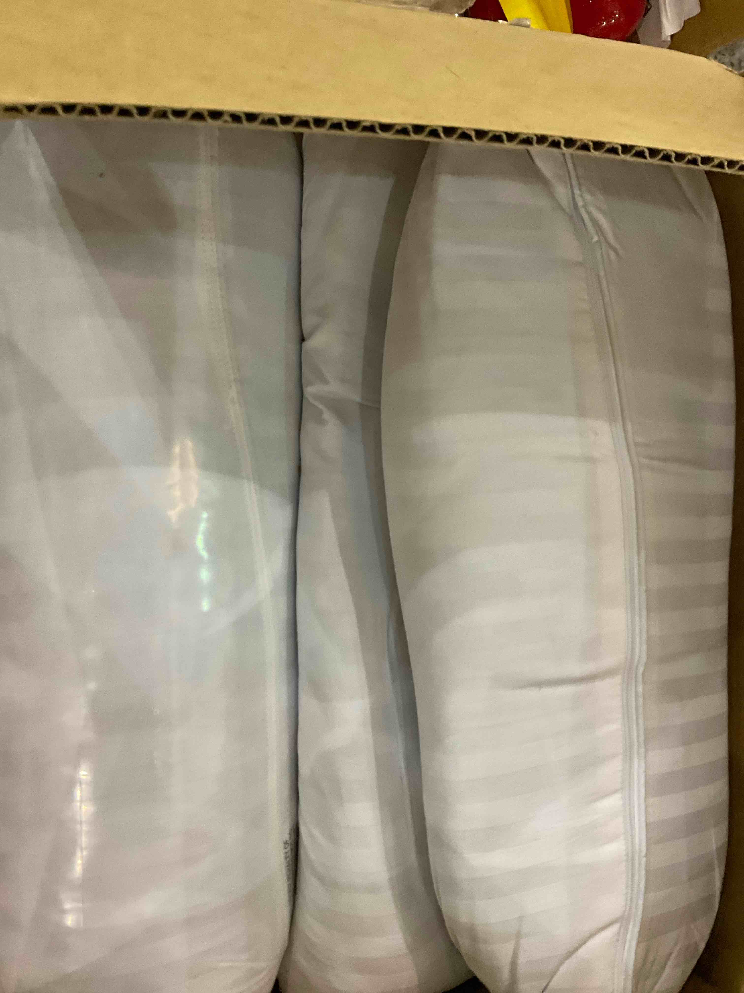 https://s3.amazonaws.com/lotting-images-prod/BargainHunt/EXS01316787_1710514827073.jpeg