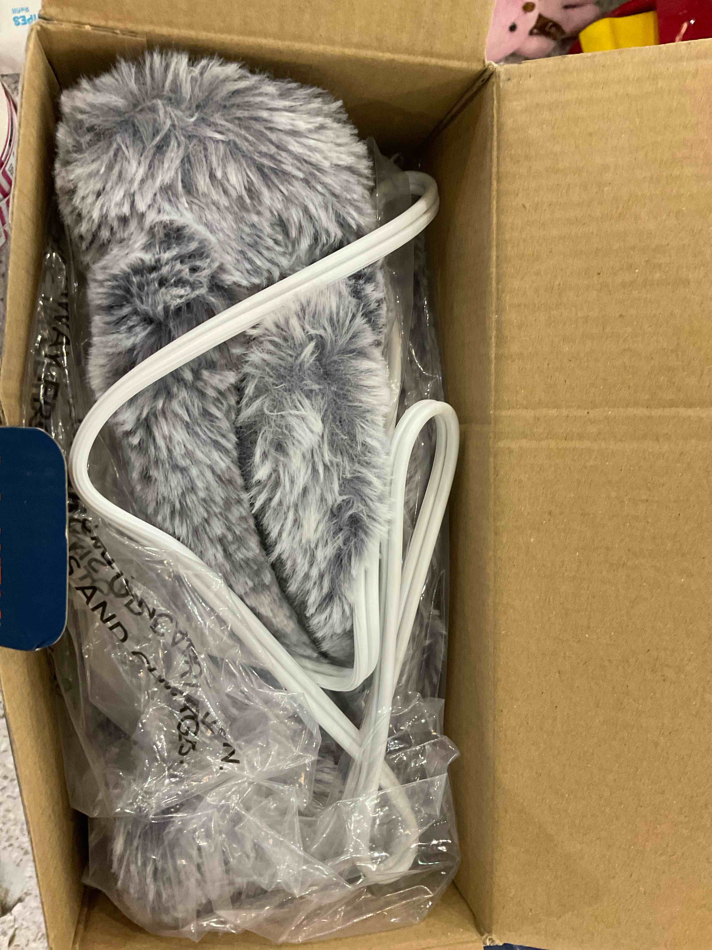 https://s3.amazonaws.com/lotting-images-prod/BargainHunt/EXS01316804_1710517932998.jpeg