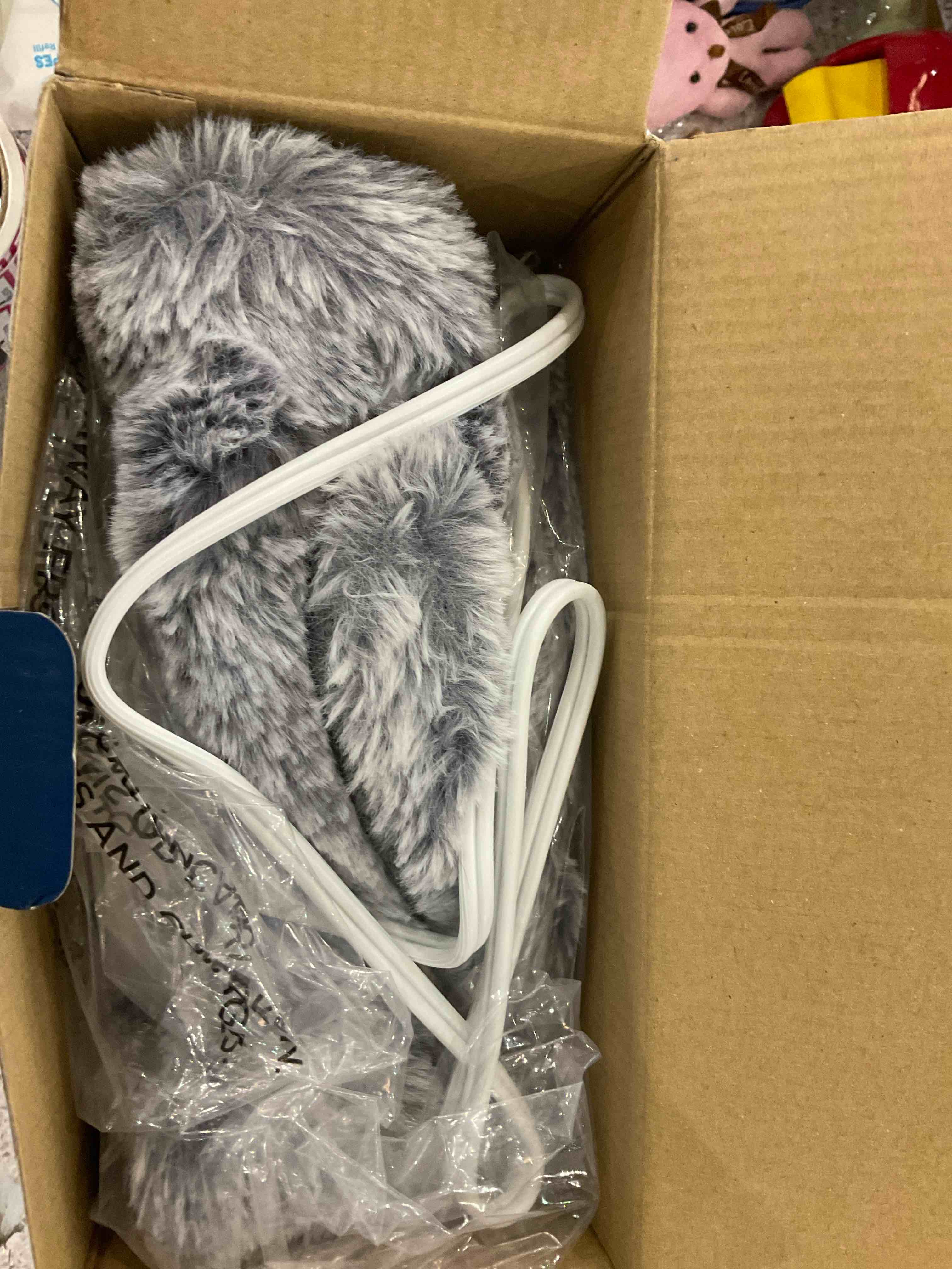 https://s3.amazonaws.com/lotting-images-prod/BargainHunt/EXS01316804_1710517933905.jpeg