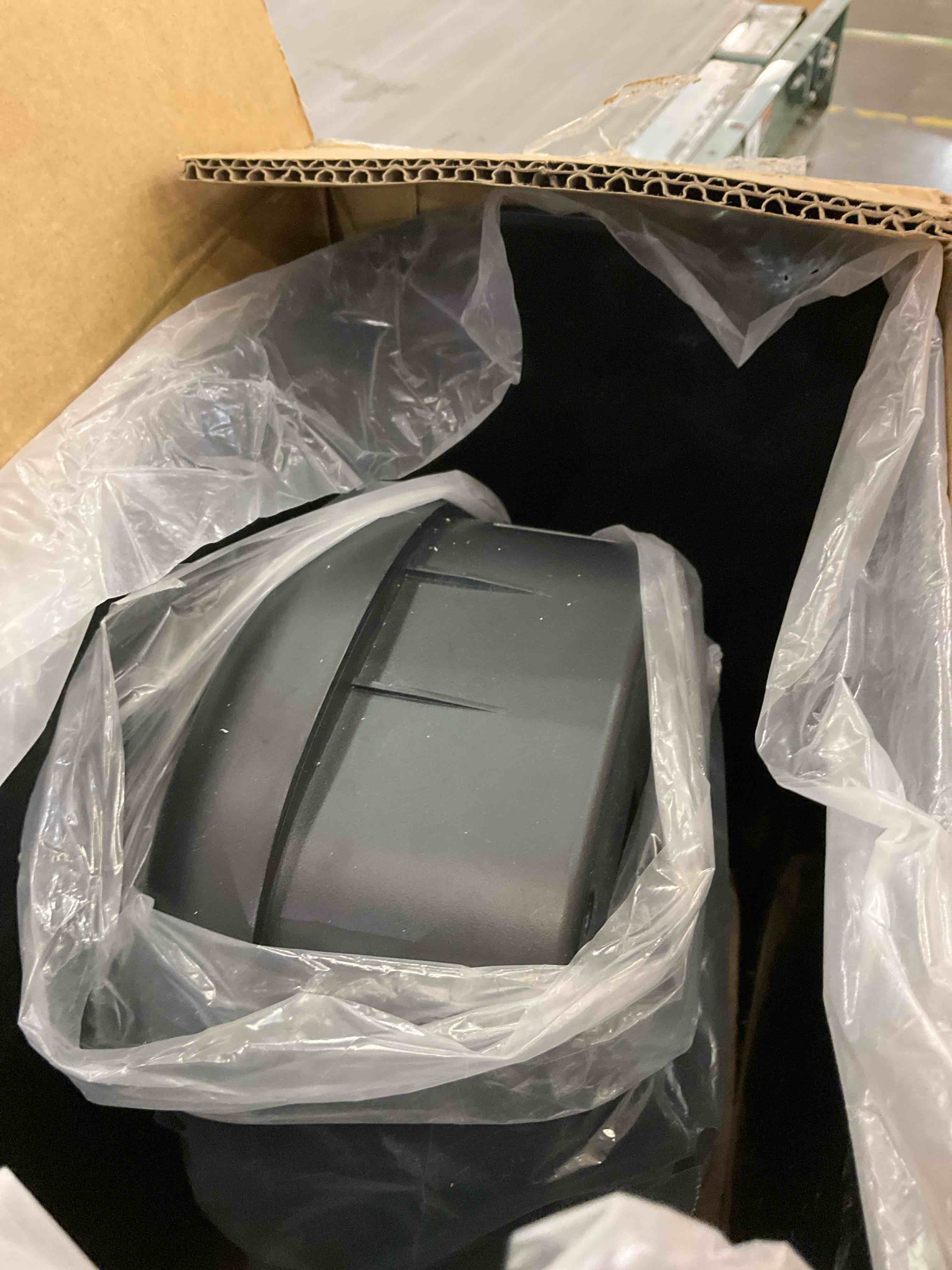 https://s3.amazonaws.com/lotting-images-prod/BargainHunt/EXS01317011_1710441769634.jpeg