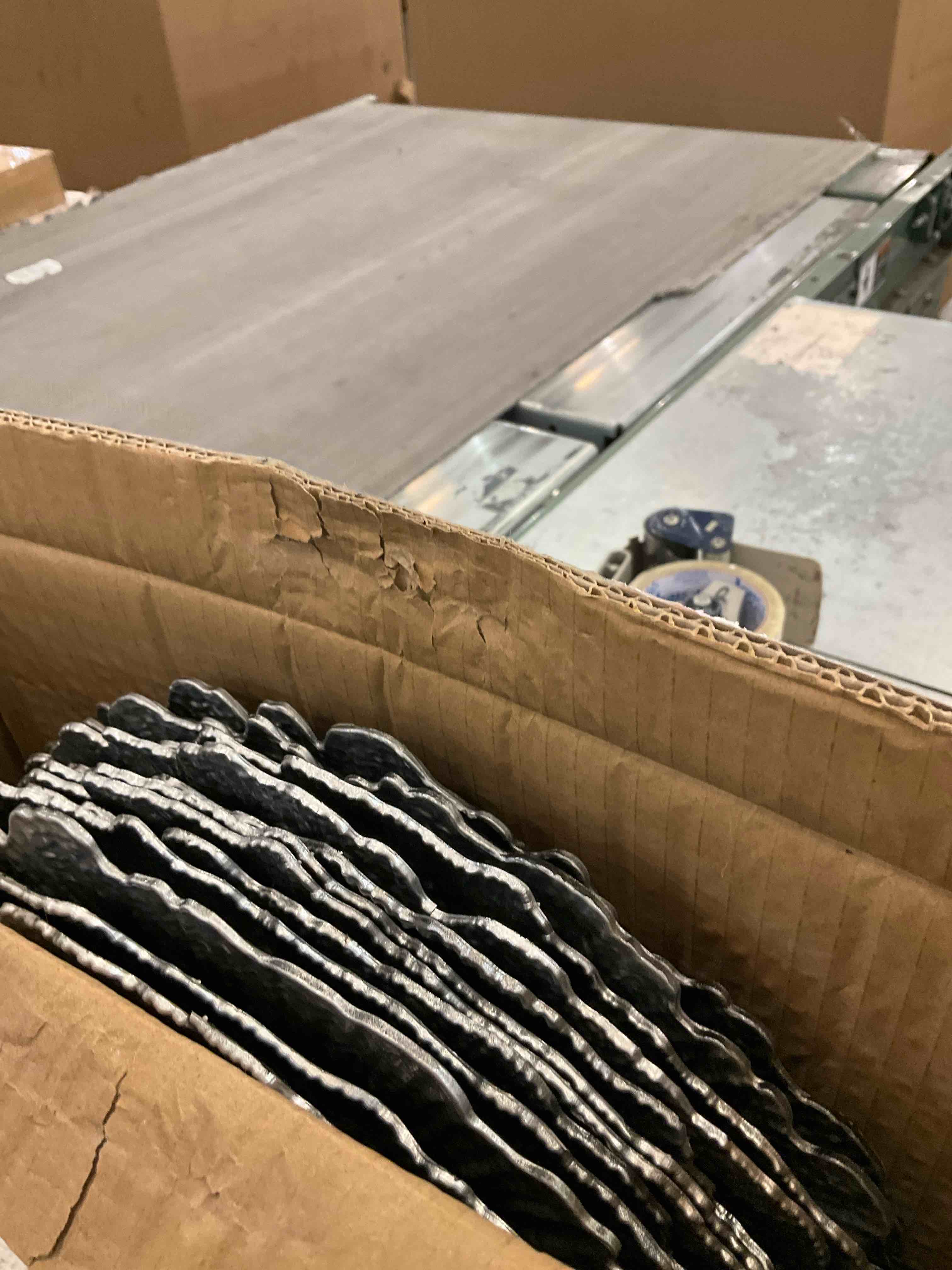 https://s3.amazonaws.com/lotting-images-prod/BargainHunt/EXS01317025_1710442986098.jpeg