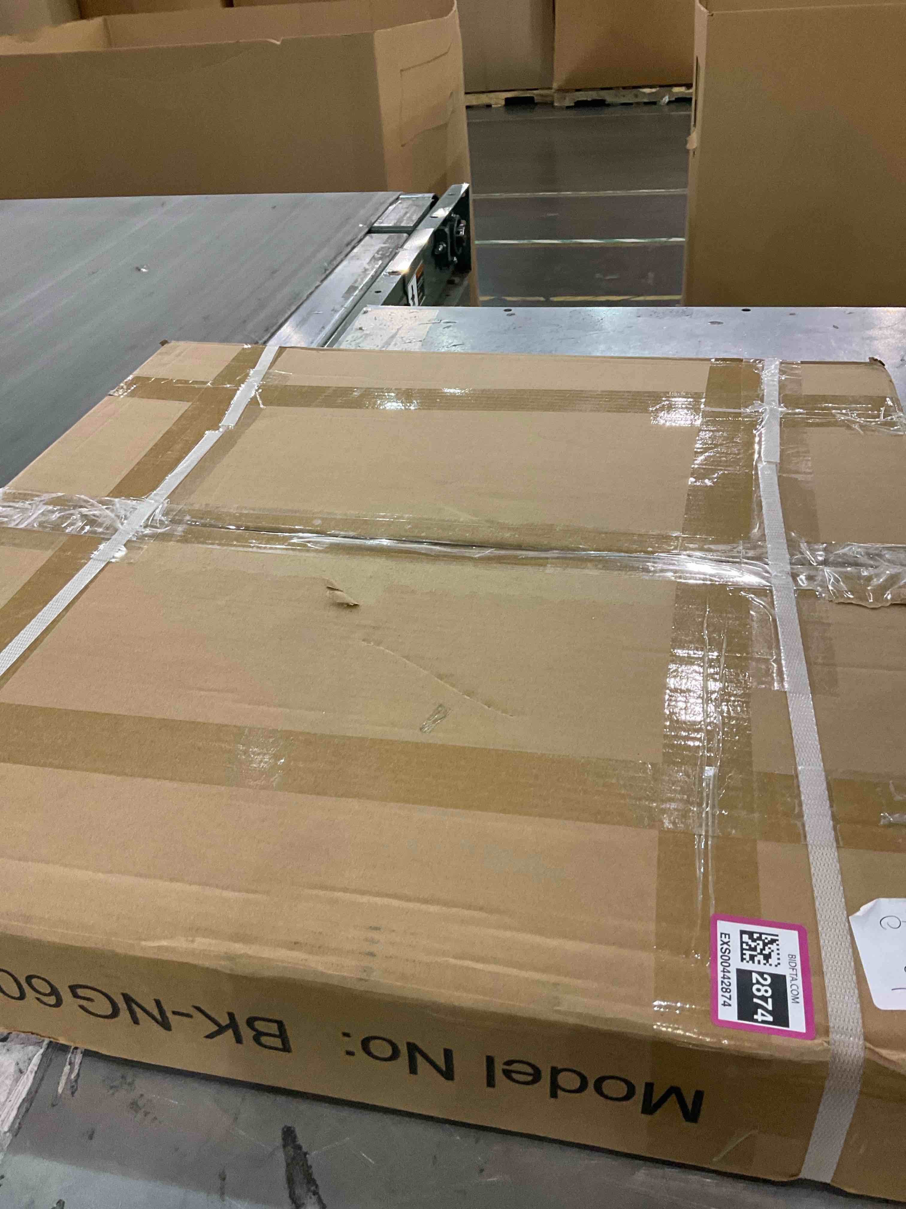 https://s3.amazonaws.com/lotting-images-prod/BargainHunt/EXS01317102_1710510424484.jpeg