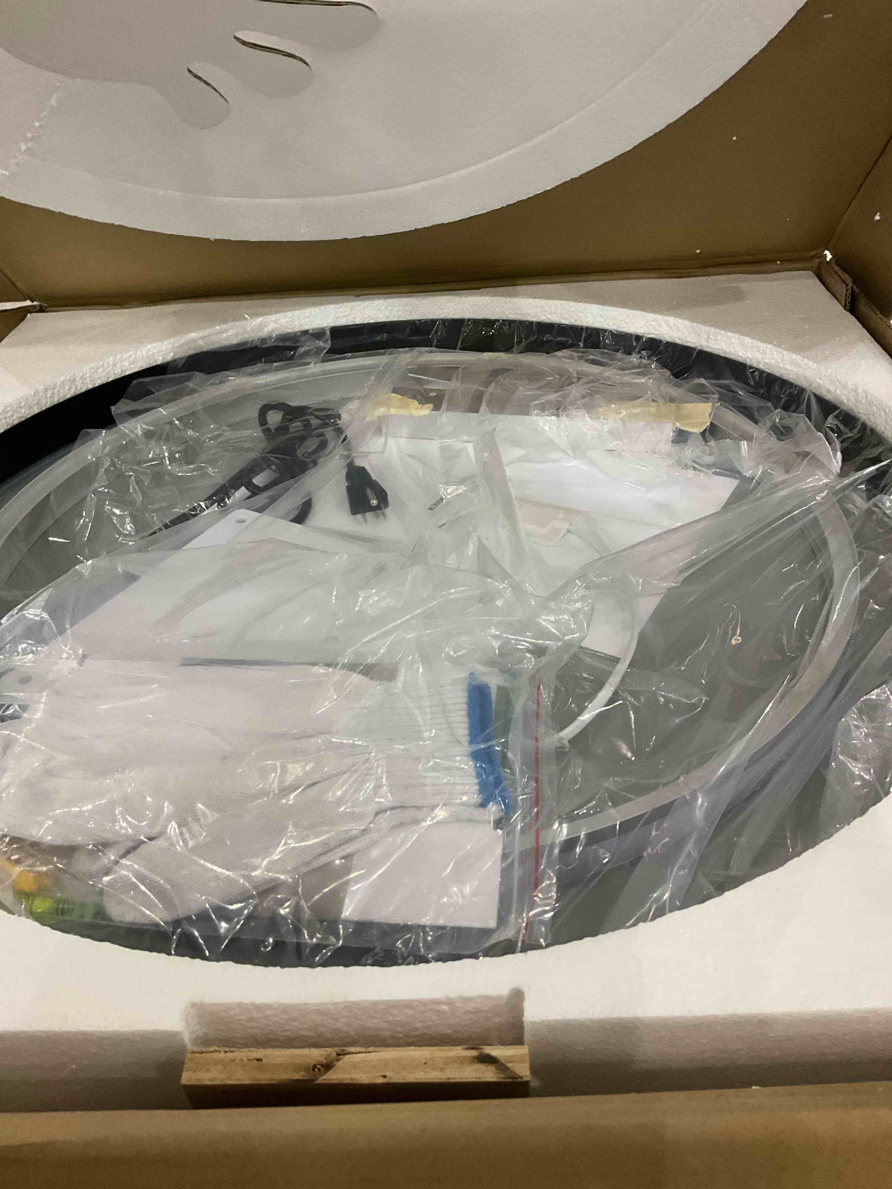 https://s3.amazonaws.com/lotting-images-prod/BargainHunt/EXS01317102_1710510591288.jpeg
